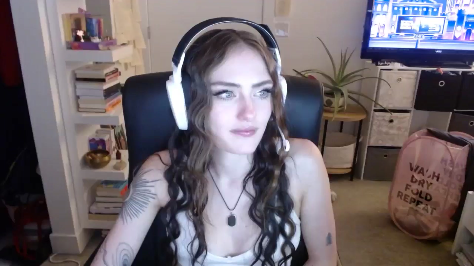 Gallery image thumbnail from loveboo4u's myfreecams stream on, 06/19/2024, 11:56 image 8 of 20