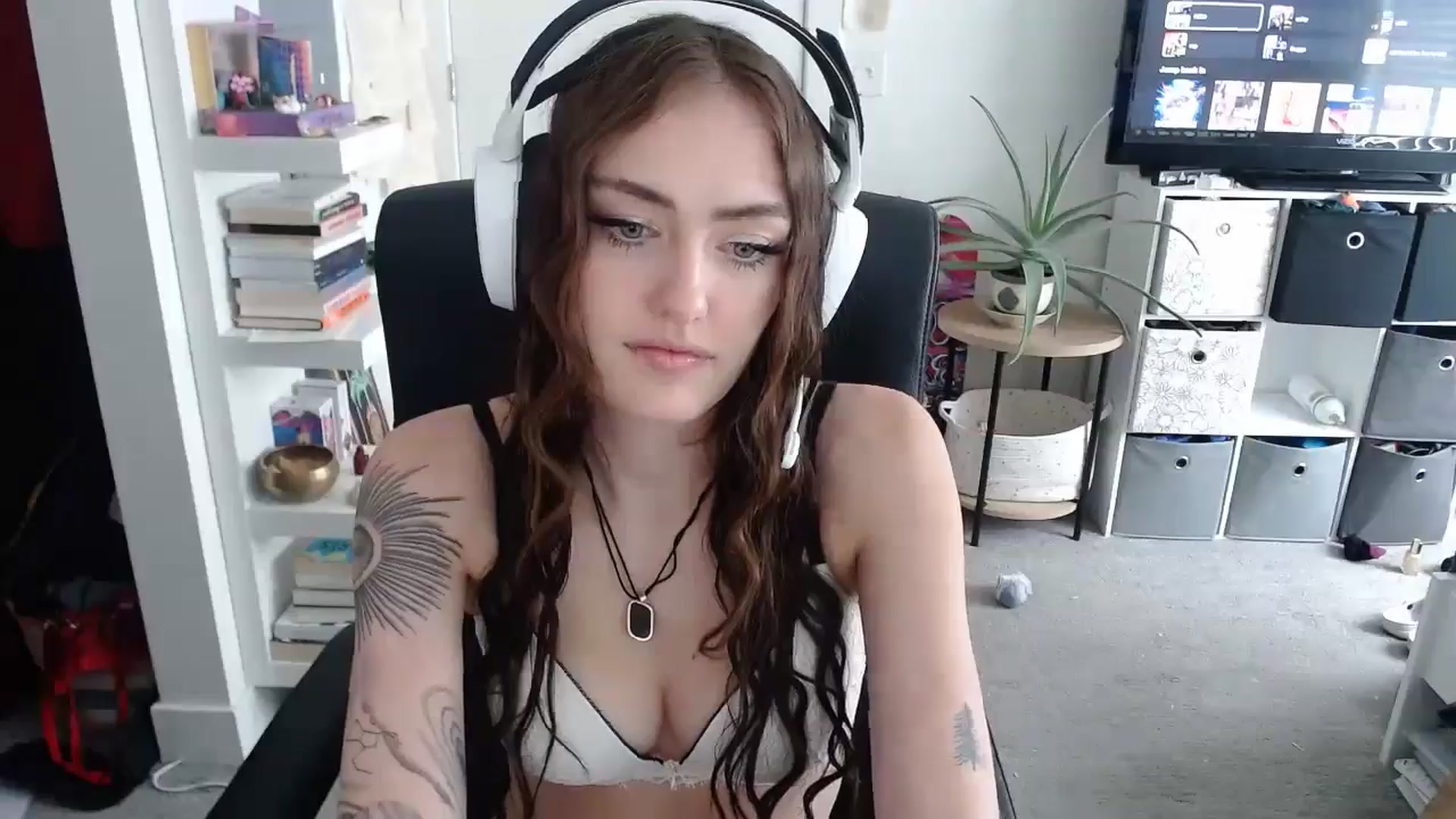 Gallery image thumbnail from loveboo4u's myfreecams stream on, 06/19/2024, 17:57 image 5 of 20
