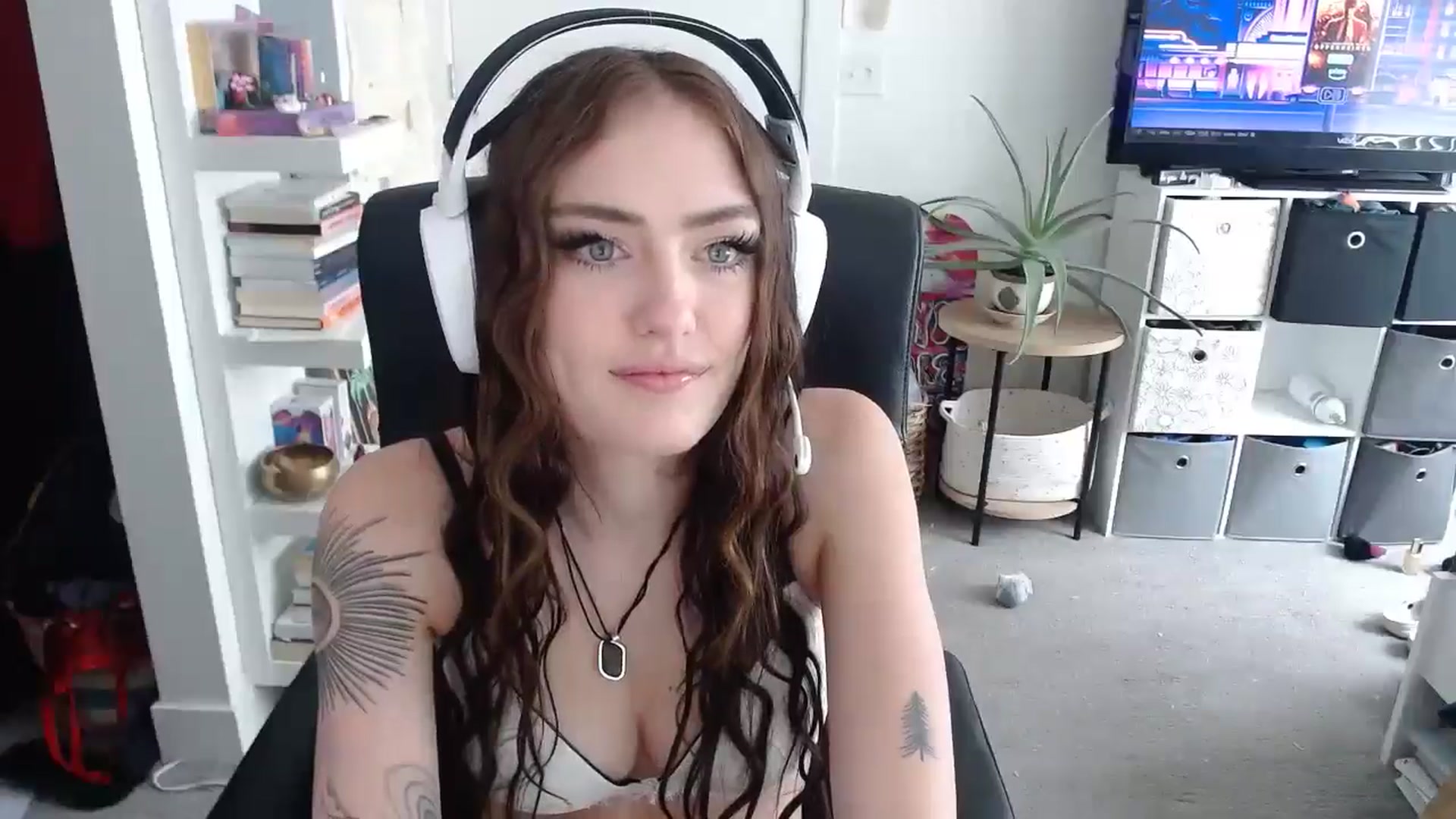 Gallery image thumbnail from loveboo4u's myfreecams stream on, 06/19/2024, 17:57 image 7 of 20