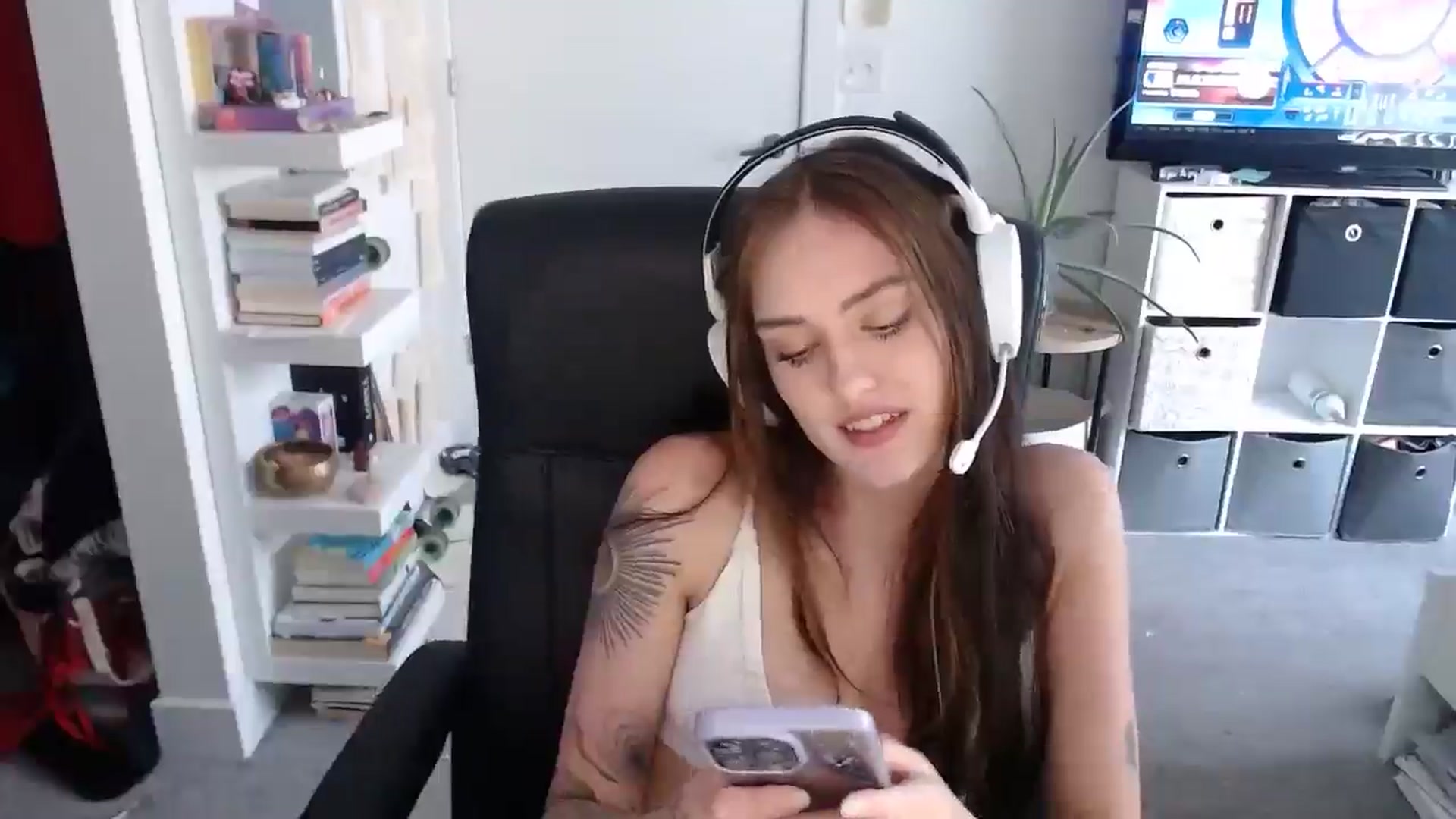 Gallery image thumbnail from loveboo4u's myfreecams stream on, 07/26/2024, 23:54 image 19 of 20