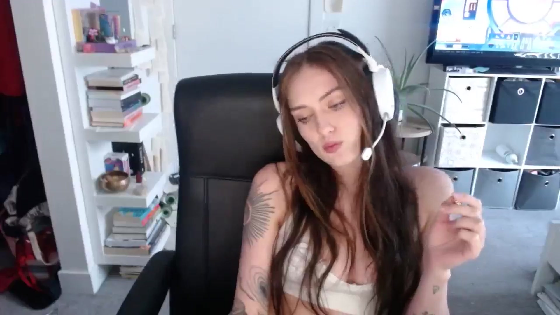 Gallery image thumbnail from loveboo4u's myfreecams stream on, 07/26/2024, 23:54 image 8 of 20