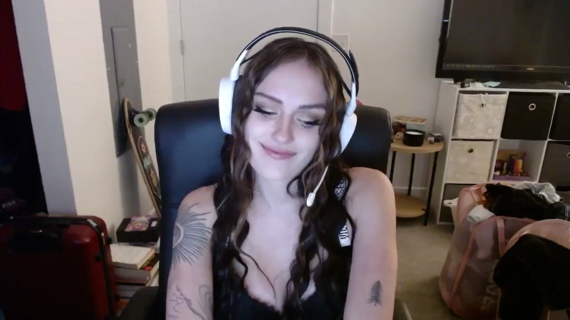 Gallery image thumbnail from loveboo4u's myfreecams stream on, 08/15/2024, 07:02 image 6 of 20