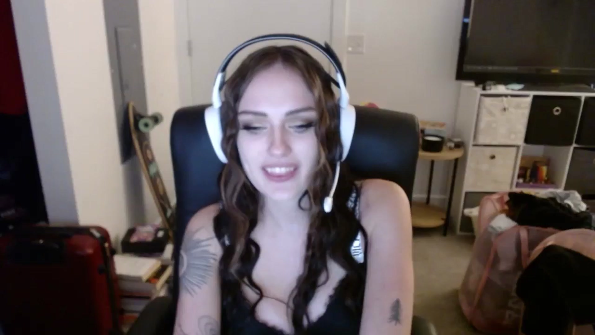 Gallery image thumbnail from loveboo4u's myfreecams stream on, 08/15/2024, 07:02 image 12 of 20