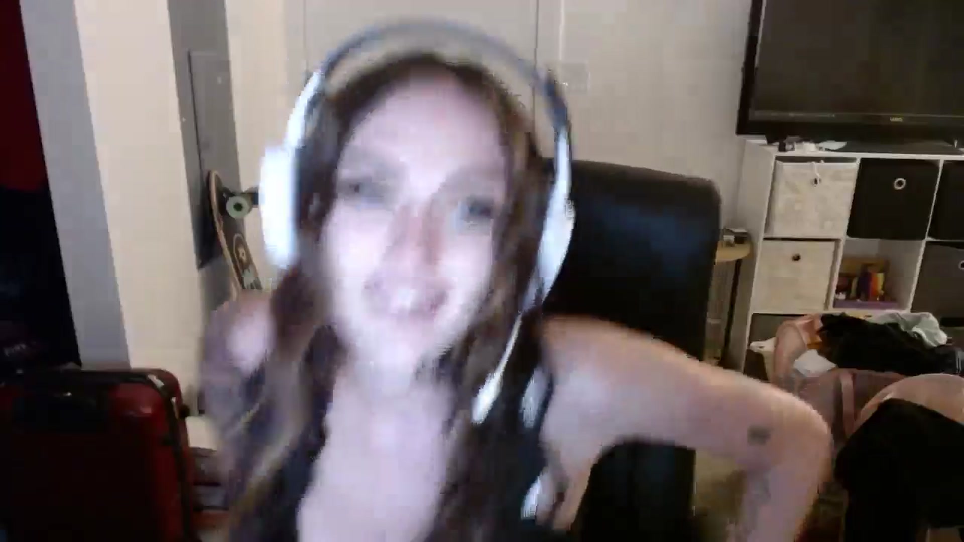 Gallery image thumbnail from loveboo4u's myfreecams stream on, 08/15/2024, 07:02 image 4 of 20