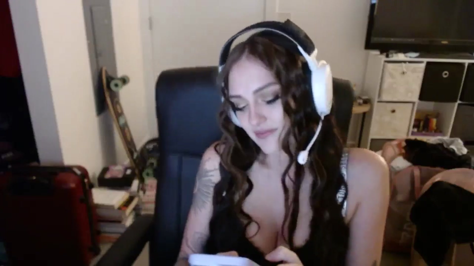 Gallery image thumbnail from loveboo4u's myfreecams stream on, 08/15/2024, 07:02 image 16 of 20