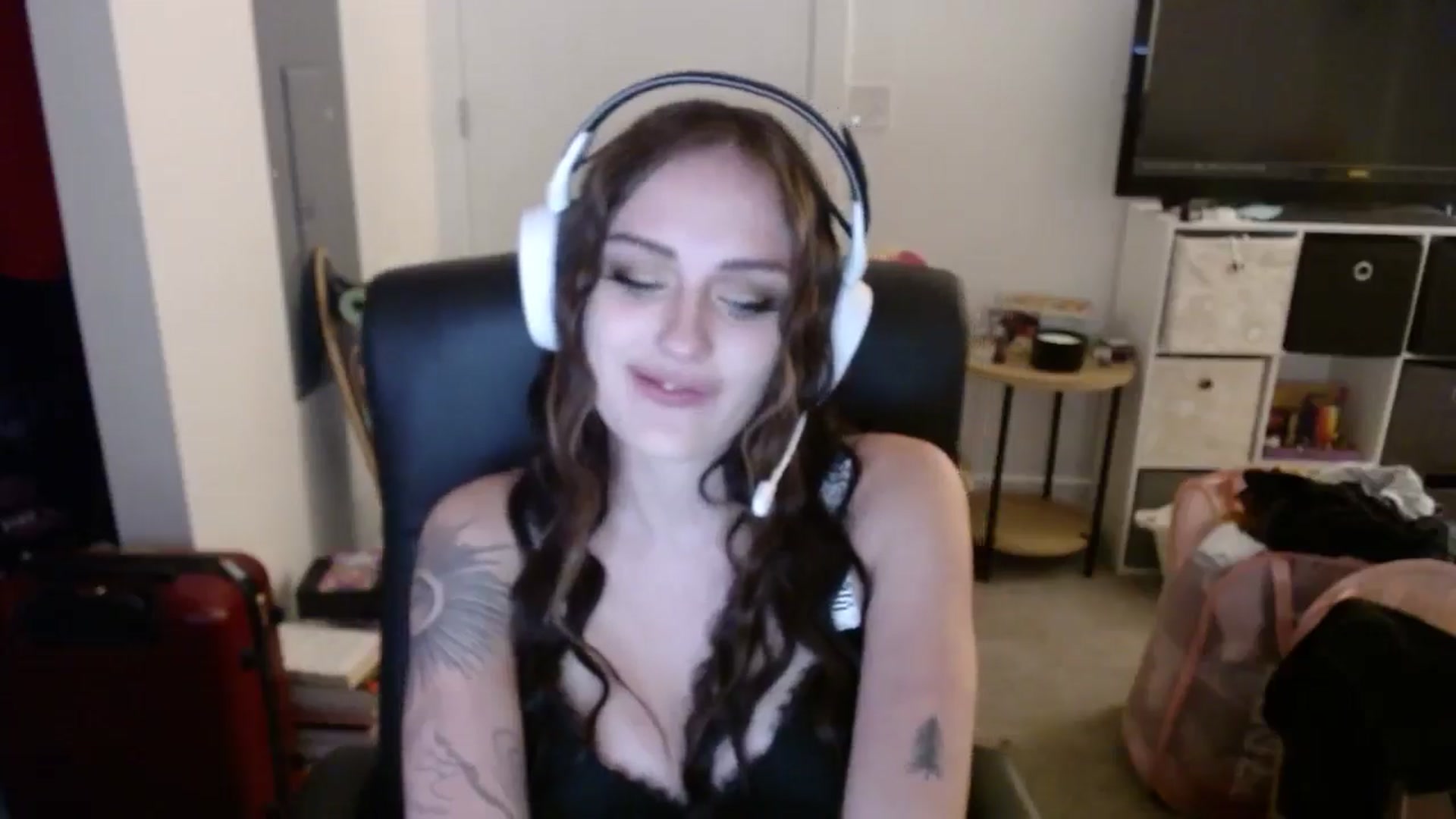 Gallery image thumbnail from loveboo4u's myfreecams stream on, 08/15/2024, 07:02 image 9 of 20