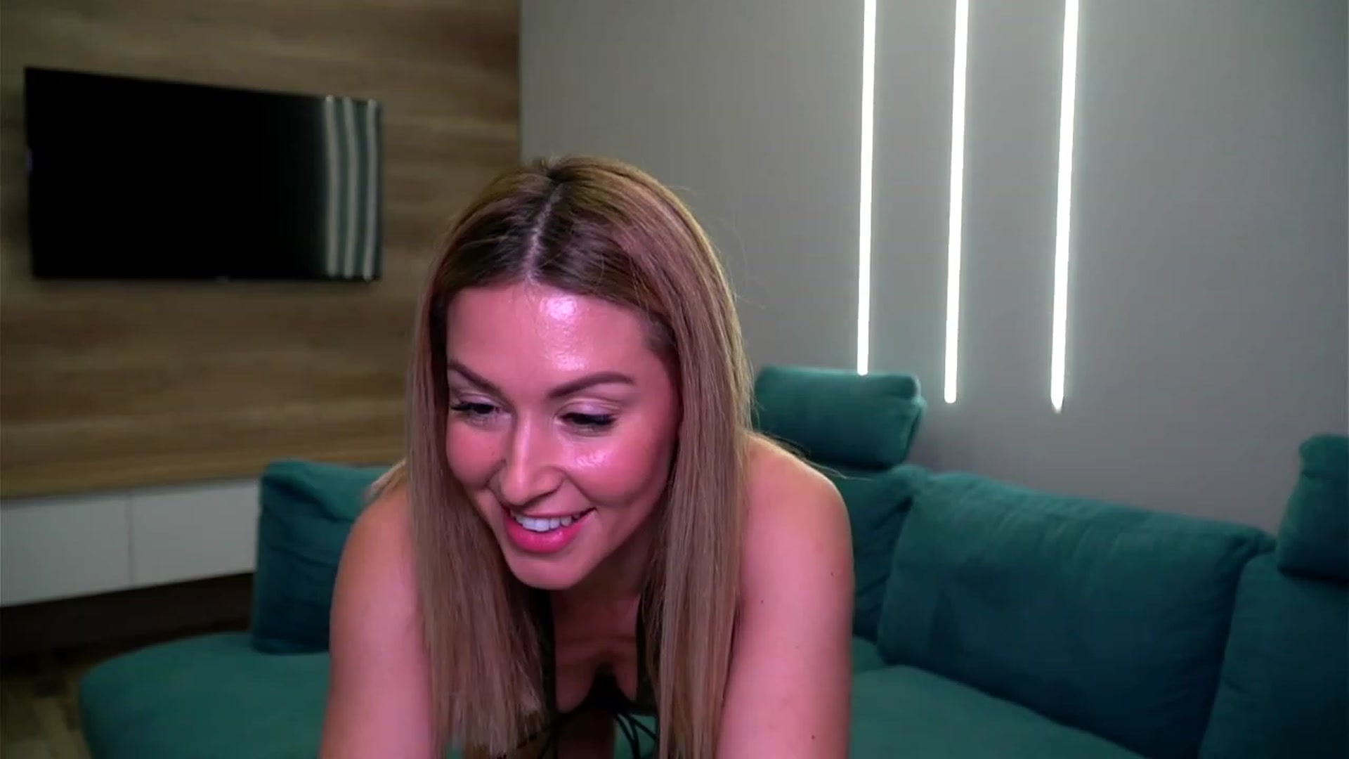 Gallery image thumbnail from lovelylollly's myfreecams stream on, 12/07/2022, 12:37 image 19 of 20