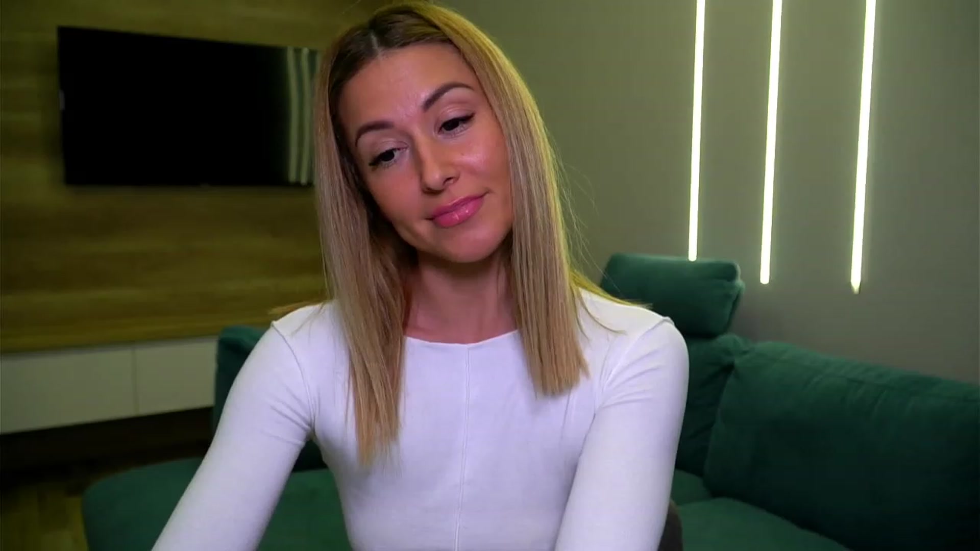 Gallery image thumbnail from lovelylollly's myfreecams stream on, 12/07/2022, 15:09 image 2 of 20