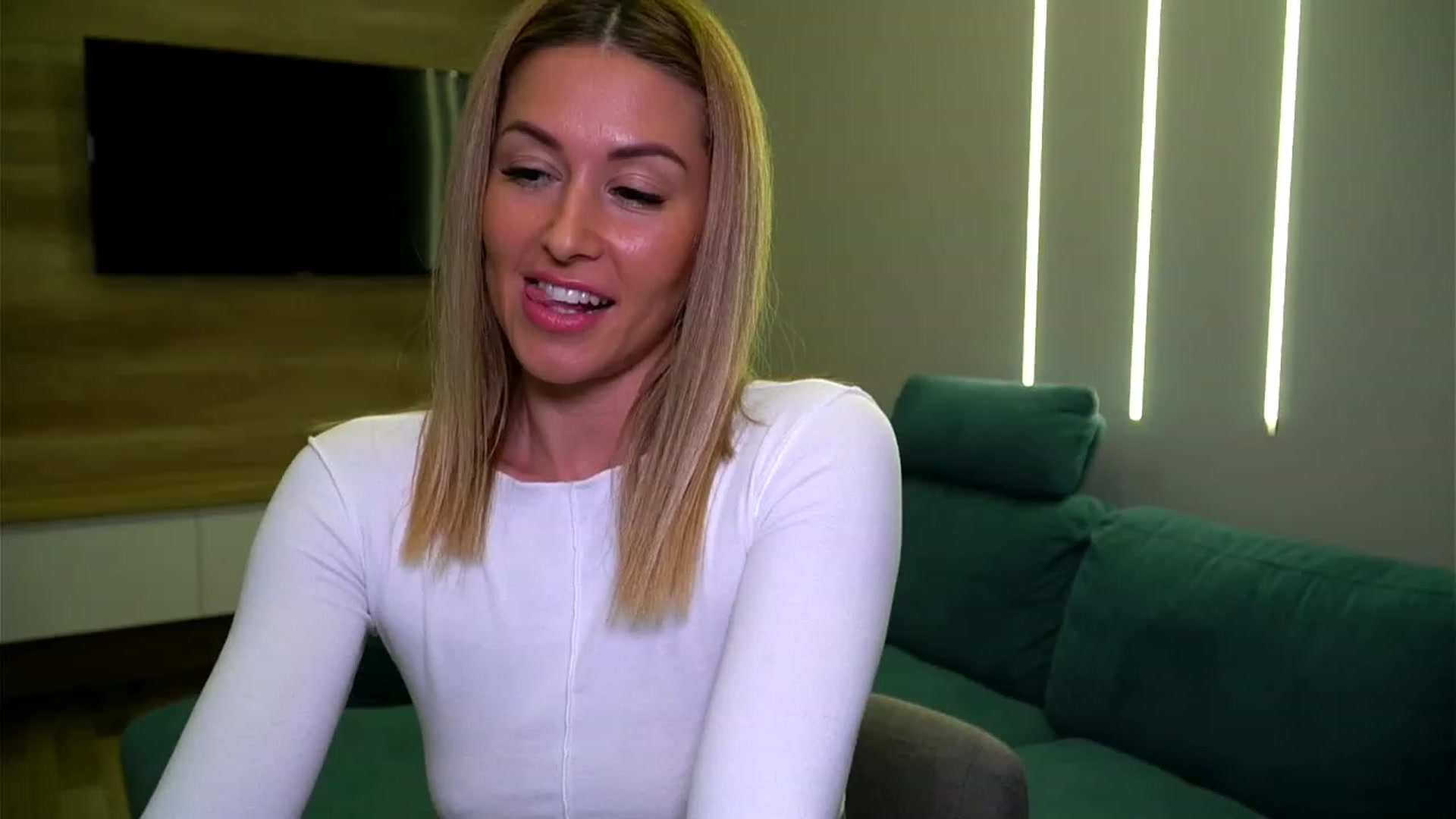 Gallery image thumbnail from lovelylollly's myfreecams stream on, 12/07/2022, 15:09 image 4 of 20
