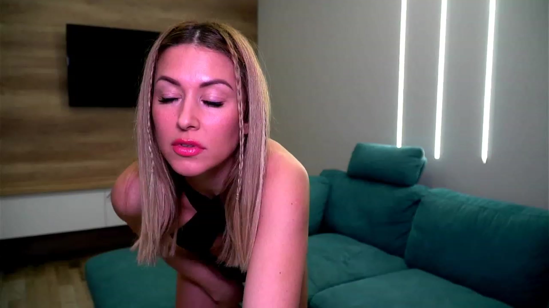 Gallery image thumbnail from lovelylollly's myfreecams stream on, 12/08/2022, 13:02 image 20 of 20