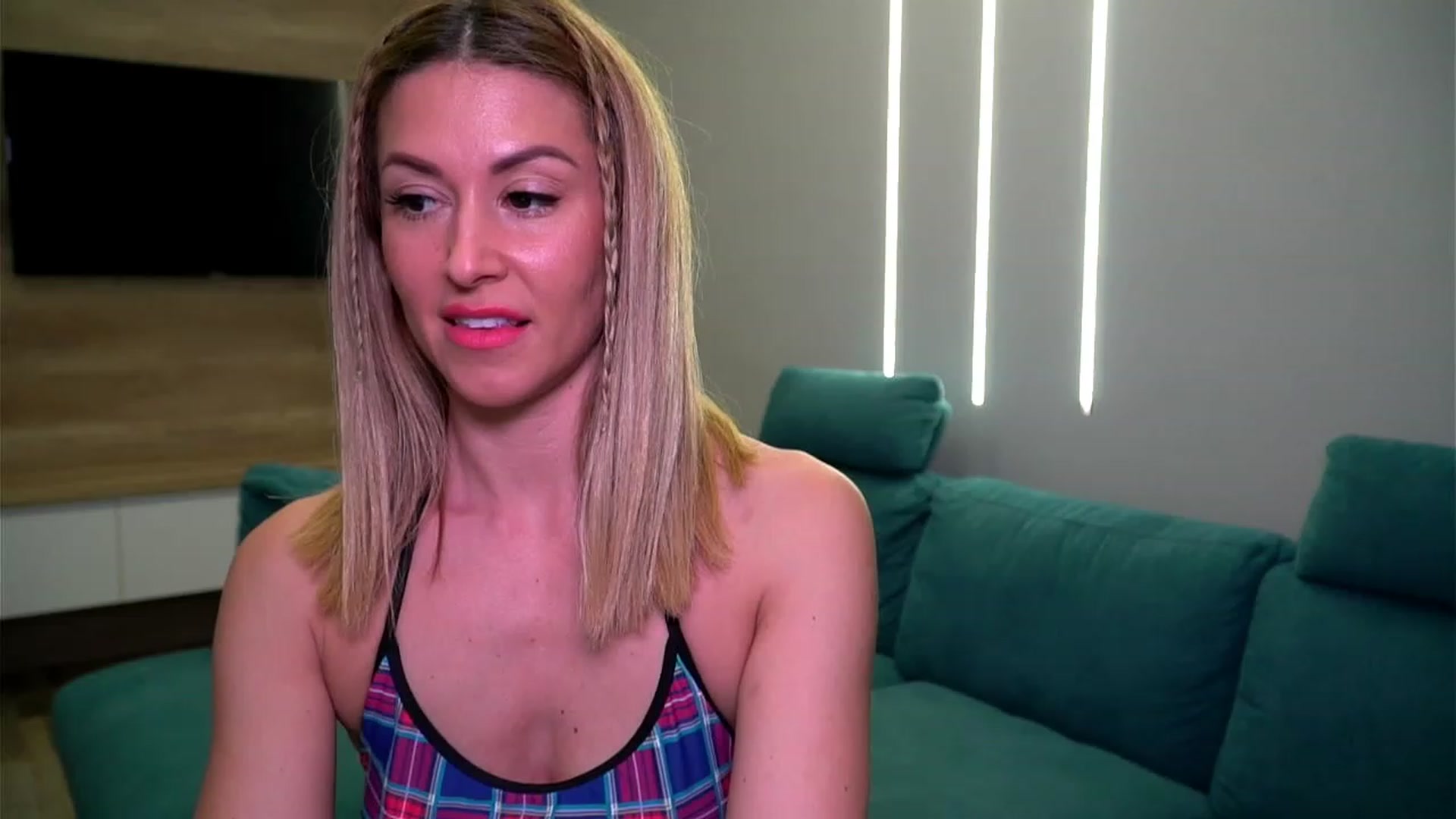 Gallery image thumbnail from lovelylollly's myfreecams stream on, 12/09/2022, 12:48 image 20 of 20