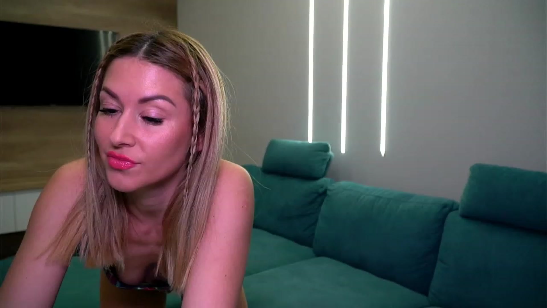 Gallery image thumbnail from lovelylollly's myfreecams stream on, 12/09/2022, 12:48 image 1 of 20
