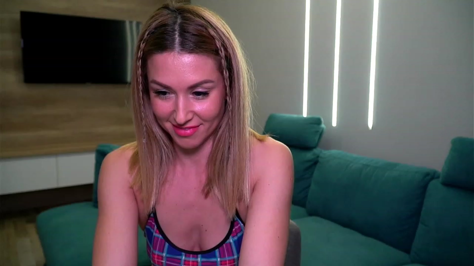 Gallery image thumbnail from lovelylollly's myfreecams stream on, 12/09/2022, 12:48 image 18 of 20