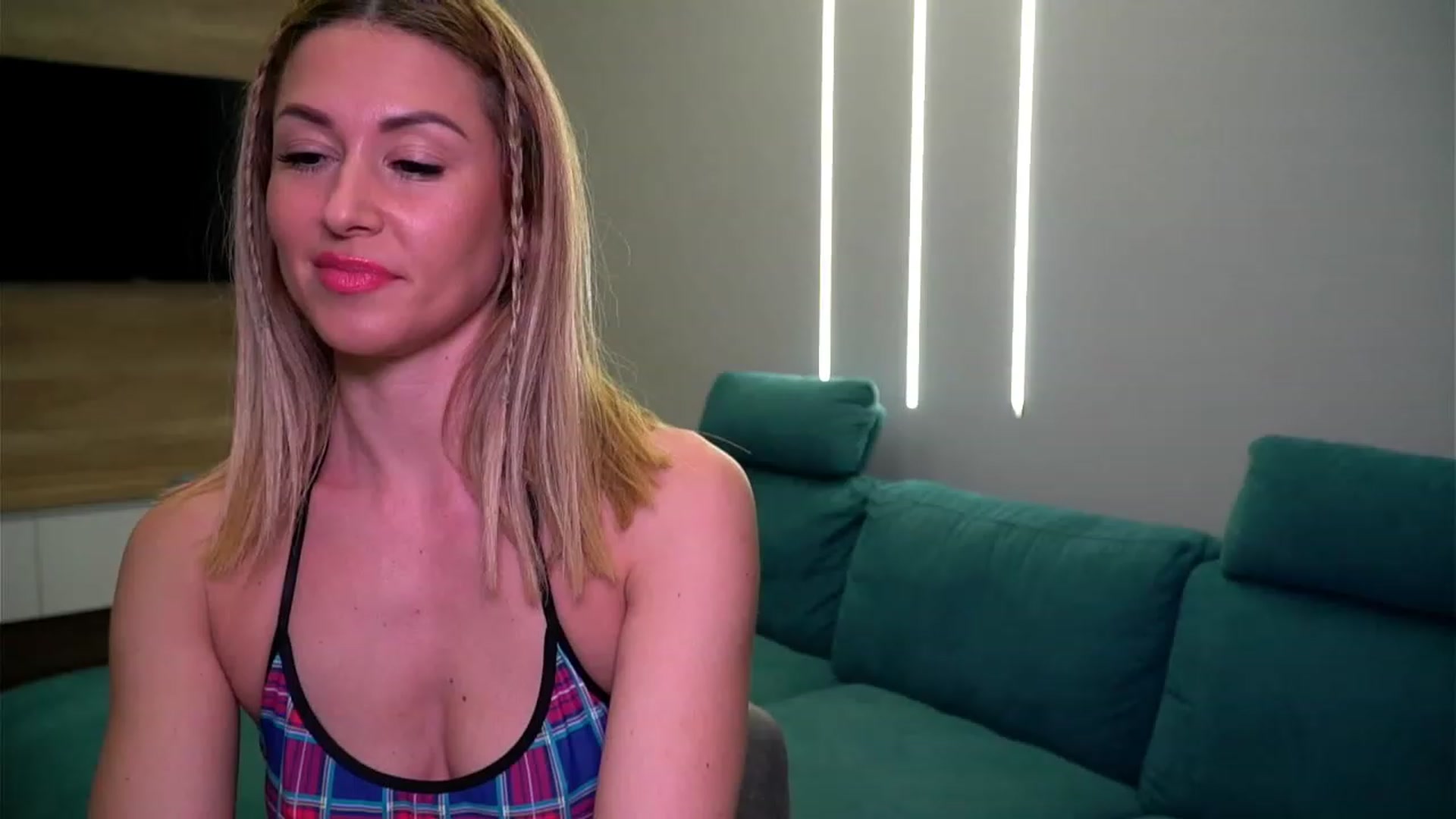 Gallery image thumbnail from lovelylollly's myfreecams stream on, 12/09/2022, 12:48 image 11 of 20