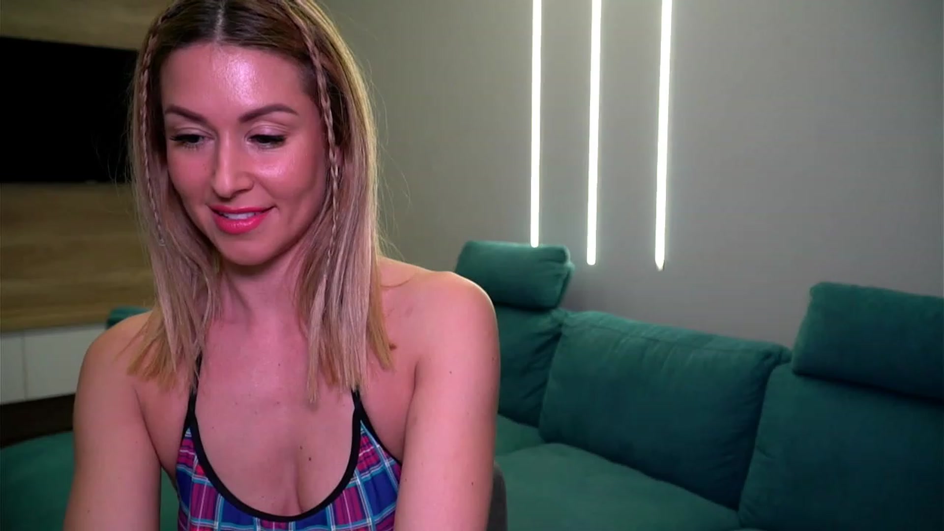 Gallery image thumbnail from lovelylollly's myfreecams stream on, 12/09/2022, 12:48 image 10 of 20
