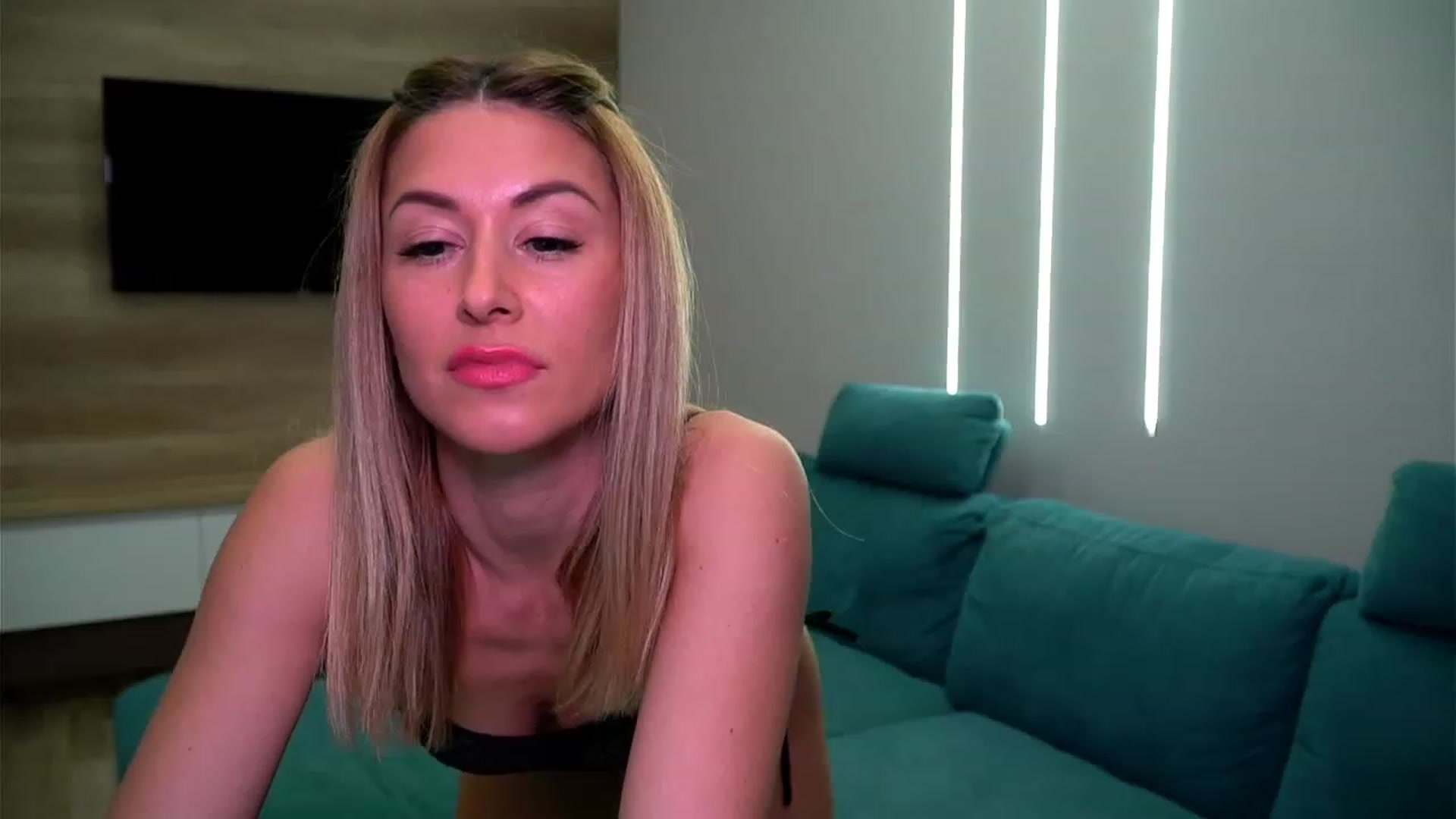 Gallery image thumbnail from lovelylollly's myfreecams stream on, 12/12/2022, 12:26 image 10 of 20