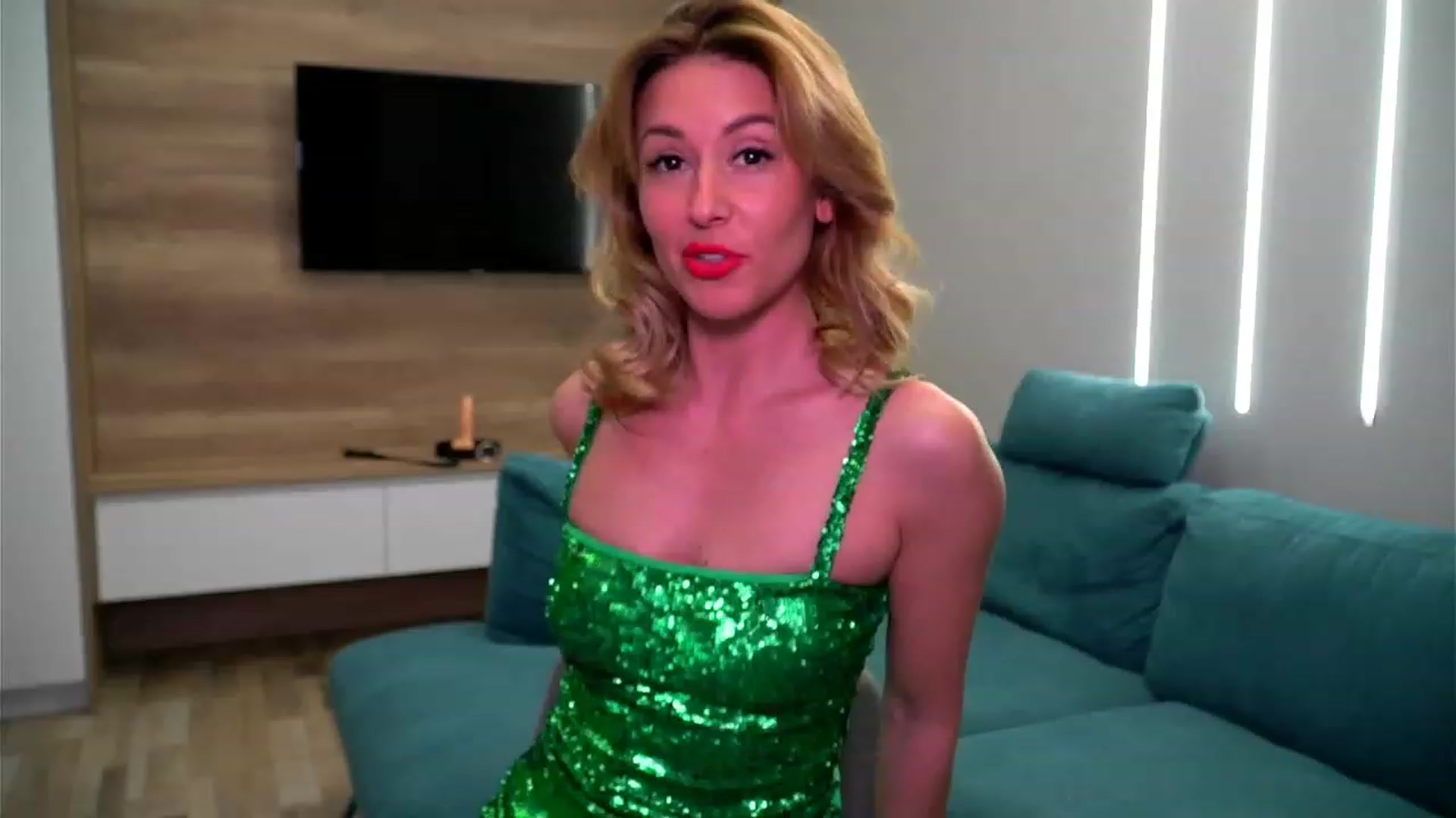 Gallery image thumbnail from lovelylollly's myfreecams stream on, 12/23/2022, 16:17 image 15 of 20