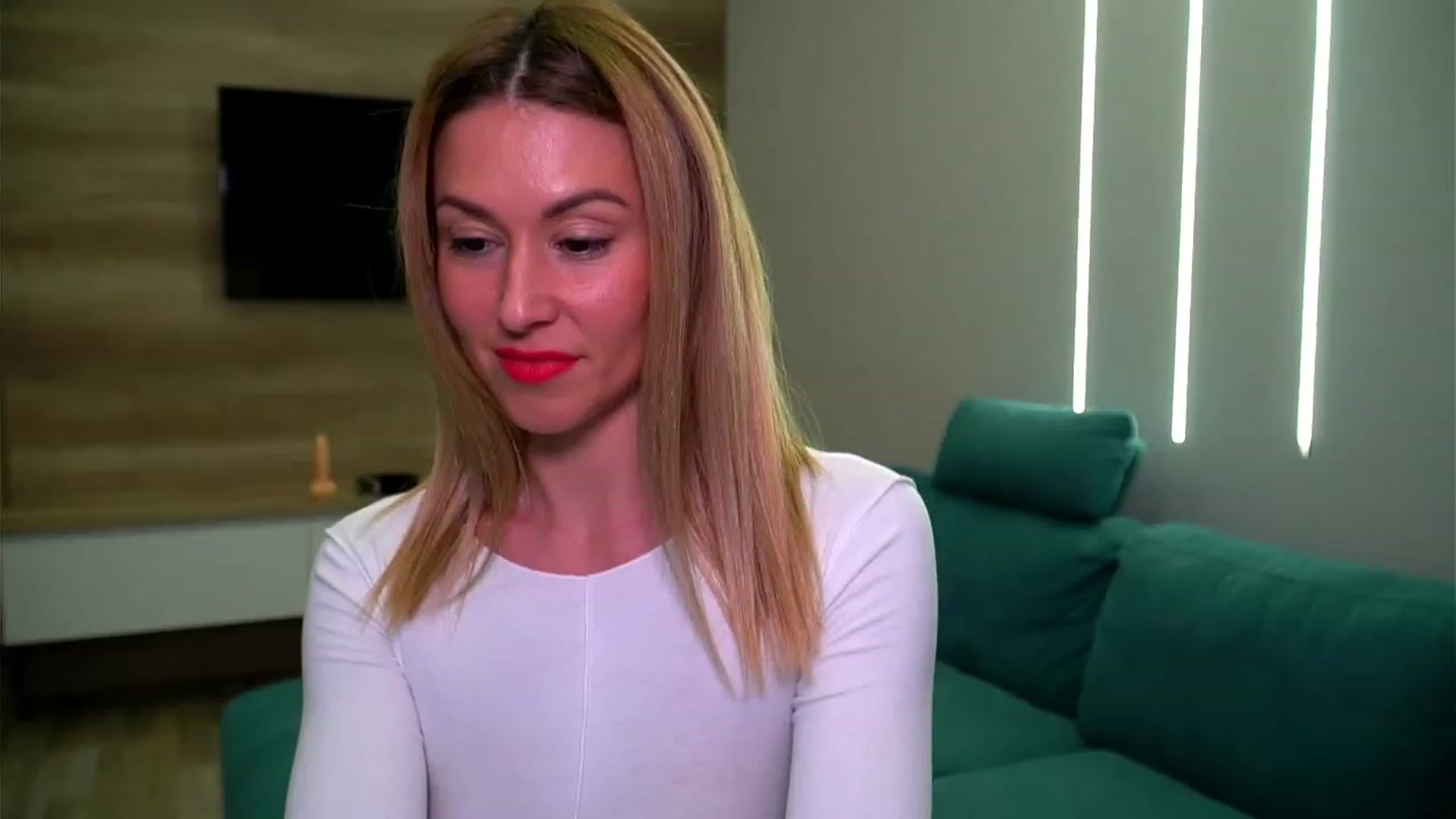 Gallery image thumbnail from lovelylollly's myfreecams stream on, 01/09/2023, 19:21 image 14 of 20