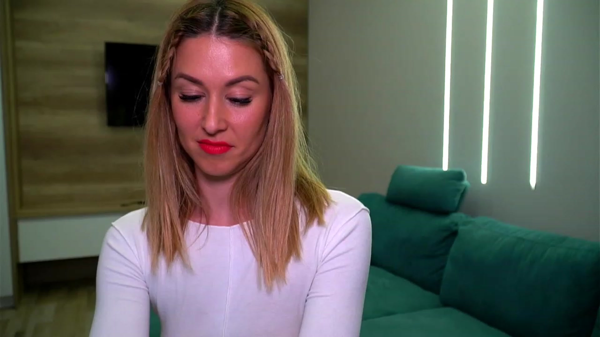 Gallery image thumbnail from lovelylollly's myfreecams stream on, 01/13/2023, 15:48 image 8 of 20