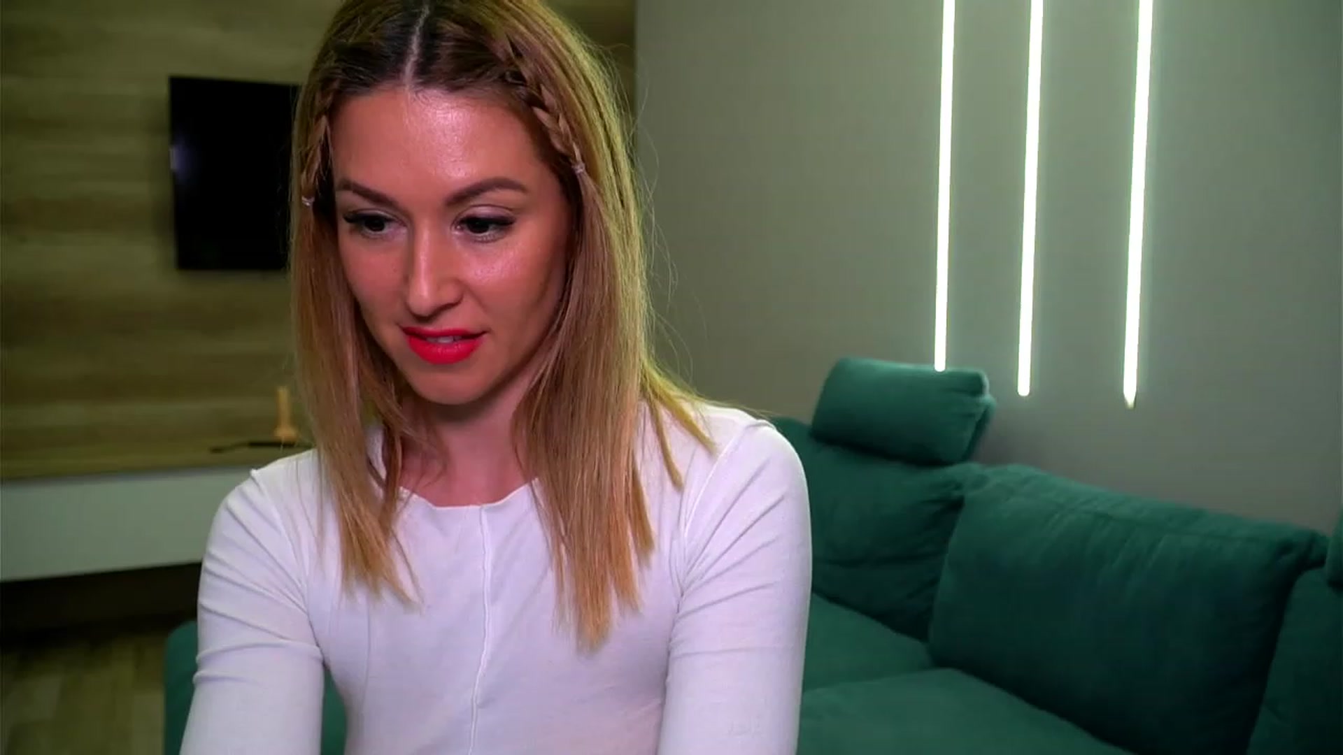 Gallery image thumbnail from lovelylollly's myfreecams stream on, 01/13/2023, 15:48 image 14 of 20