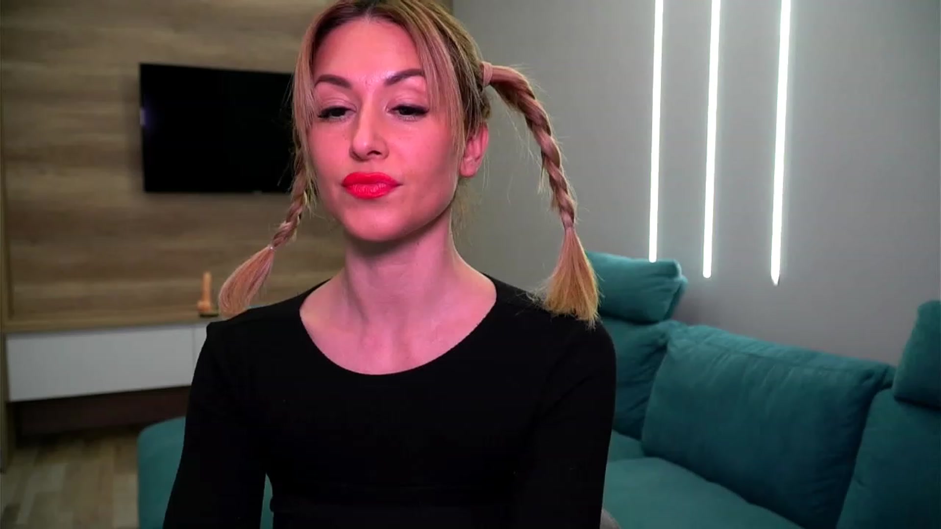 Gallery image thumbnail from lovelylollly's myfreecams stream on, 01/16/2023, 11:36 image 15 of 20