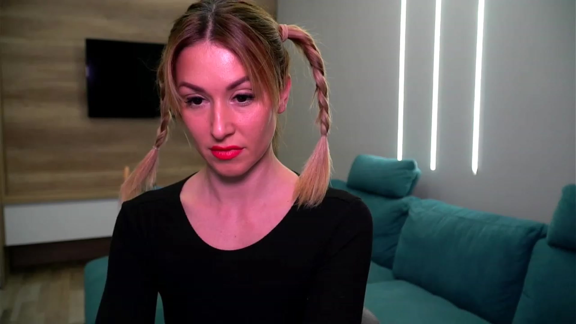 Gallery image thumbnail from lovelylollly's myfreecams stream on, 01/16/2023, 11:36 image 16 of 20