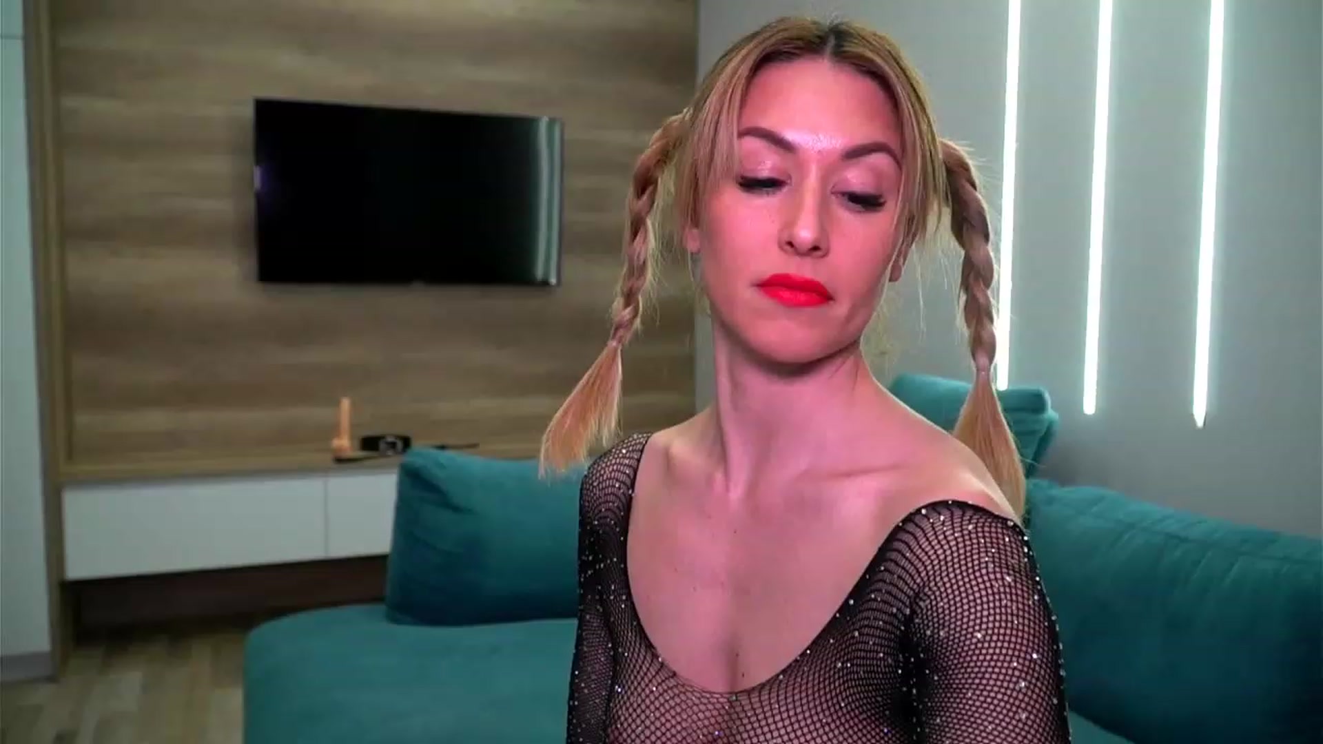 Gallery image thumbnail from lovelylollly's myfreecams stream on, 01/16/2023, 14:48 image 17 of 20