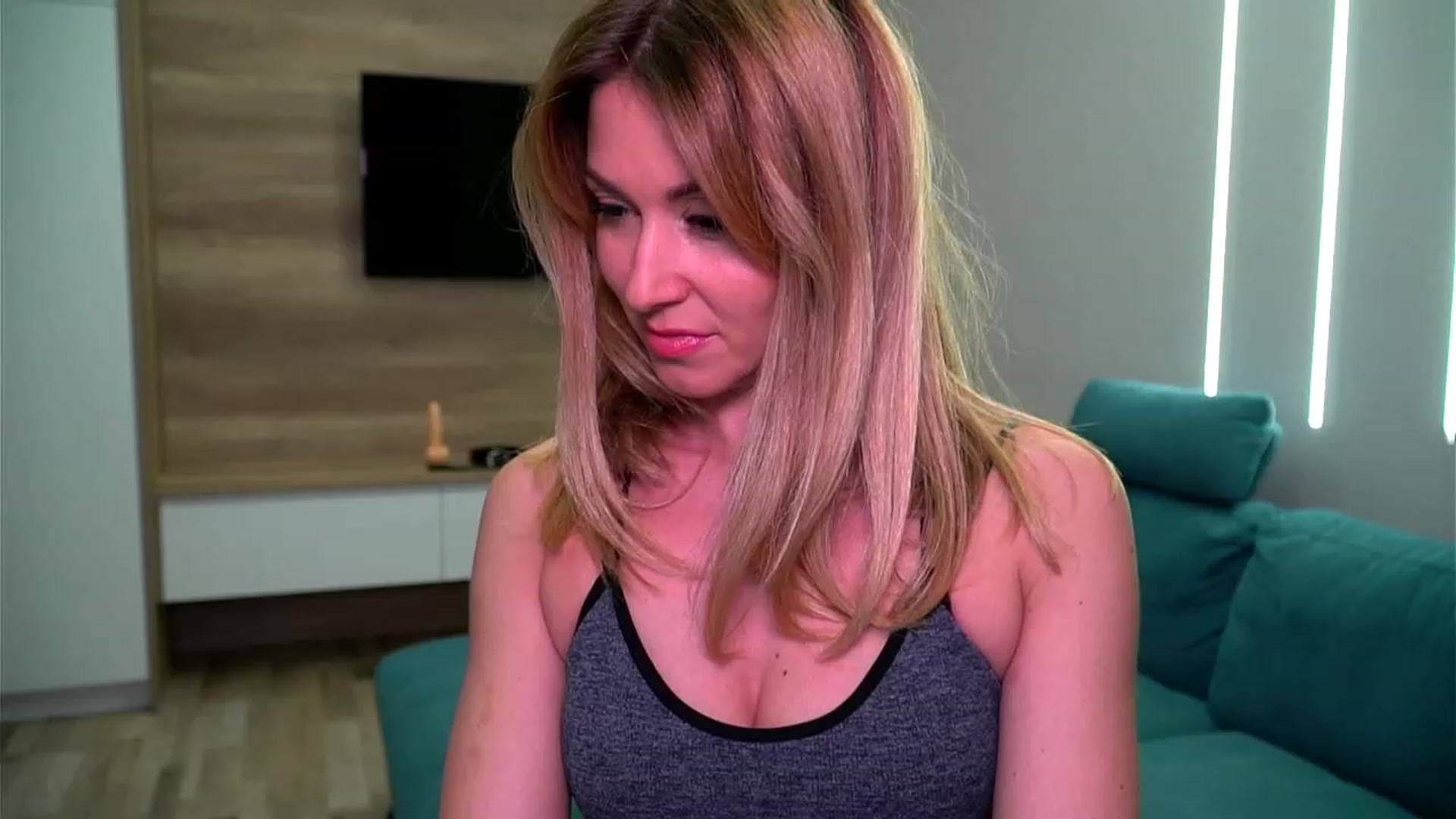 Gallery image thumbnail from lovelylollly's myfreecams stream on, 01/20/2023, 14:25 image 11 of 20