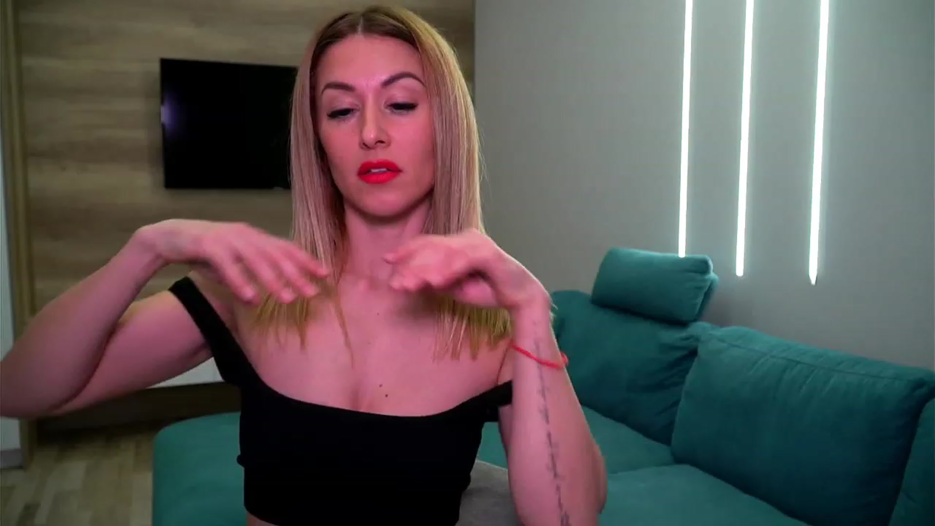 Gallery image thumbnail from lovelylollly's myfreecams stream on, 01/26/2023, 12:20 image 6 of 20