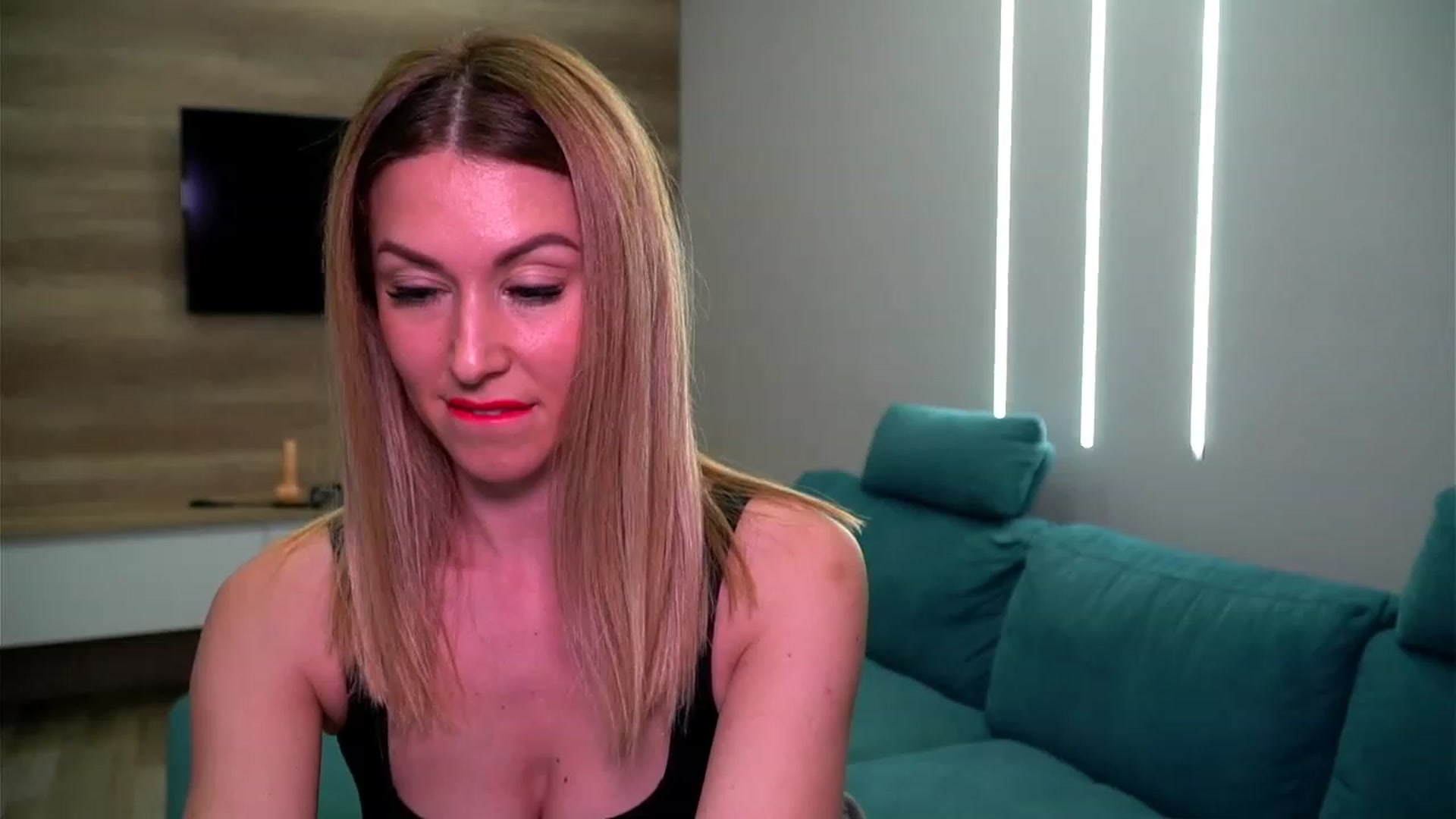 Gallery image thumbnail from lovelylollly's myfreecams stream on, 01/26/2023, 12:20 image 16 of 20