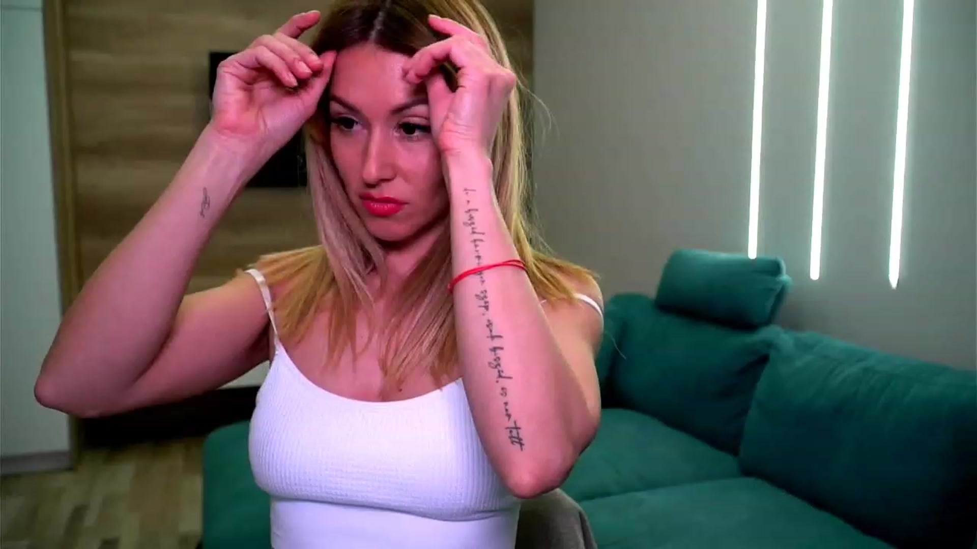 Gallery image thumbnail from lovelylollly's myfreecams stream on, 01/27/2023, 13:15 image 16 of 20