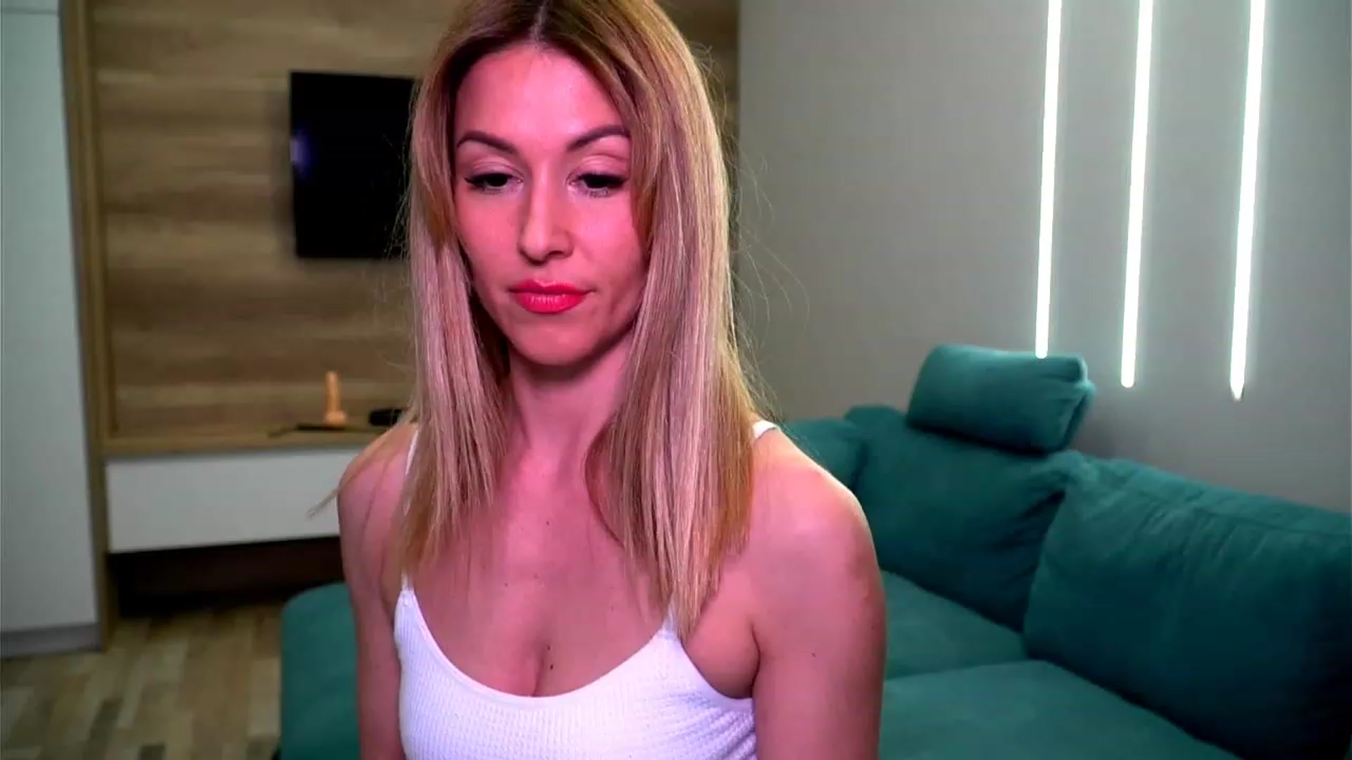 Gallery image thumbnail from lovelylollly's myfreecams stream on, 01/27/2023, 13:38 image 3 of 20