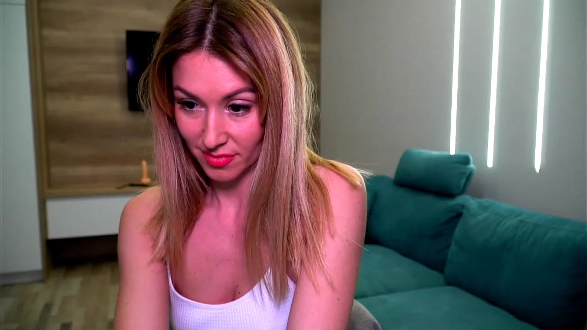 Gallery image thumbnail from lovelylollly's myfreecams stream on, 01/27/2023, 13:38 image 4 of 20