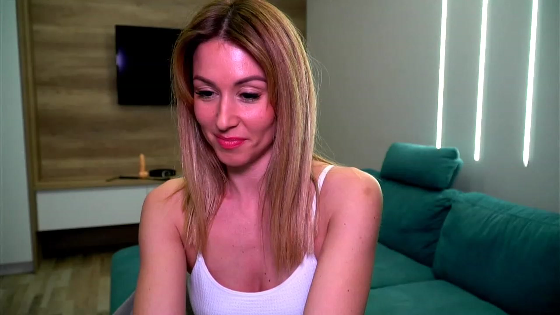 Gallery image thumbnail from lovelylollly's myfreecams stream on, 01/27/2023, 15:01 image 2 of 20