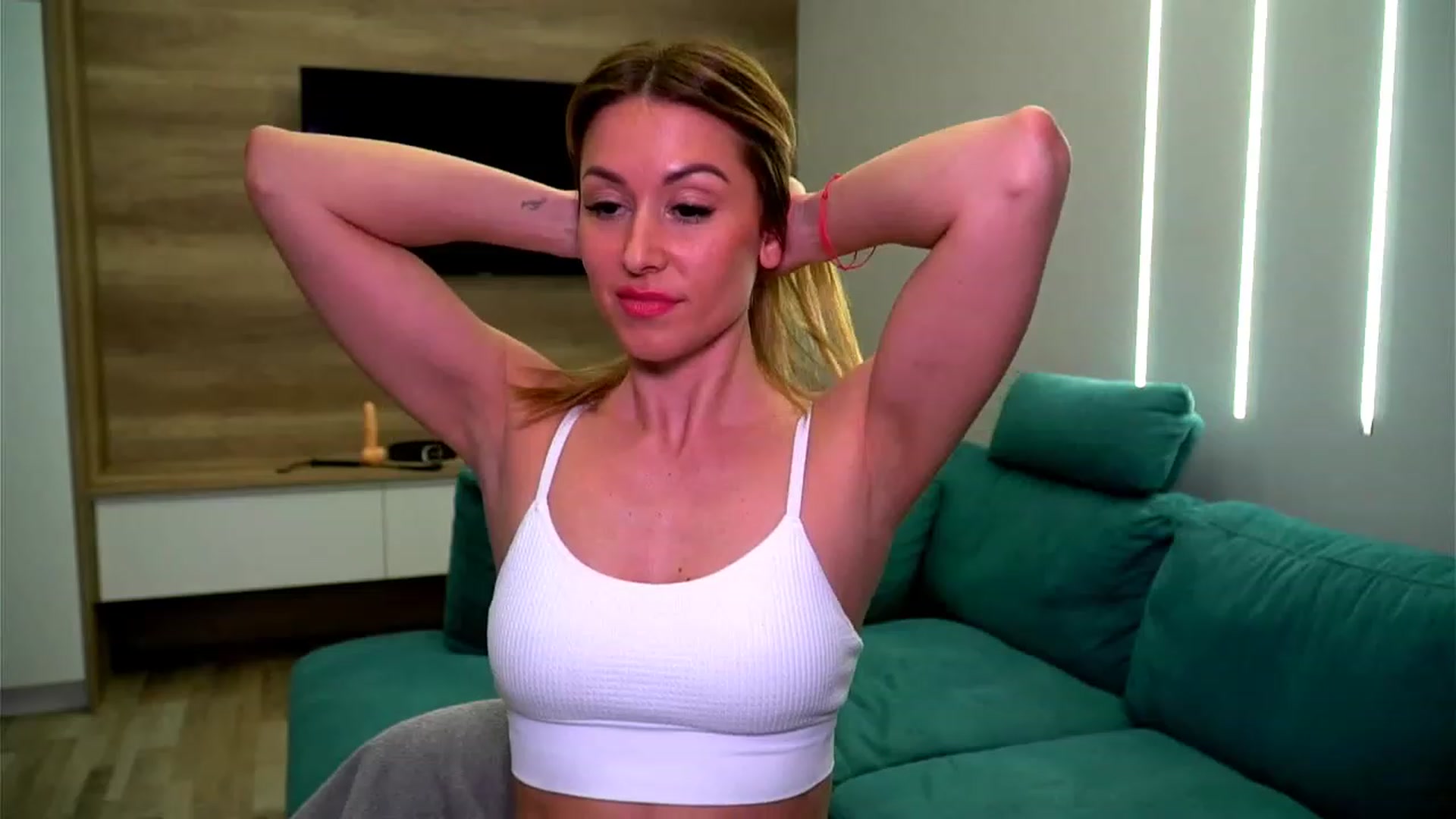 Gallery image thumbnail from lovelylollly's myfreecams stream on, 01/27/2023, 15:01 image 3 of 20
