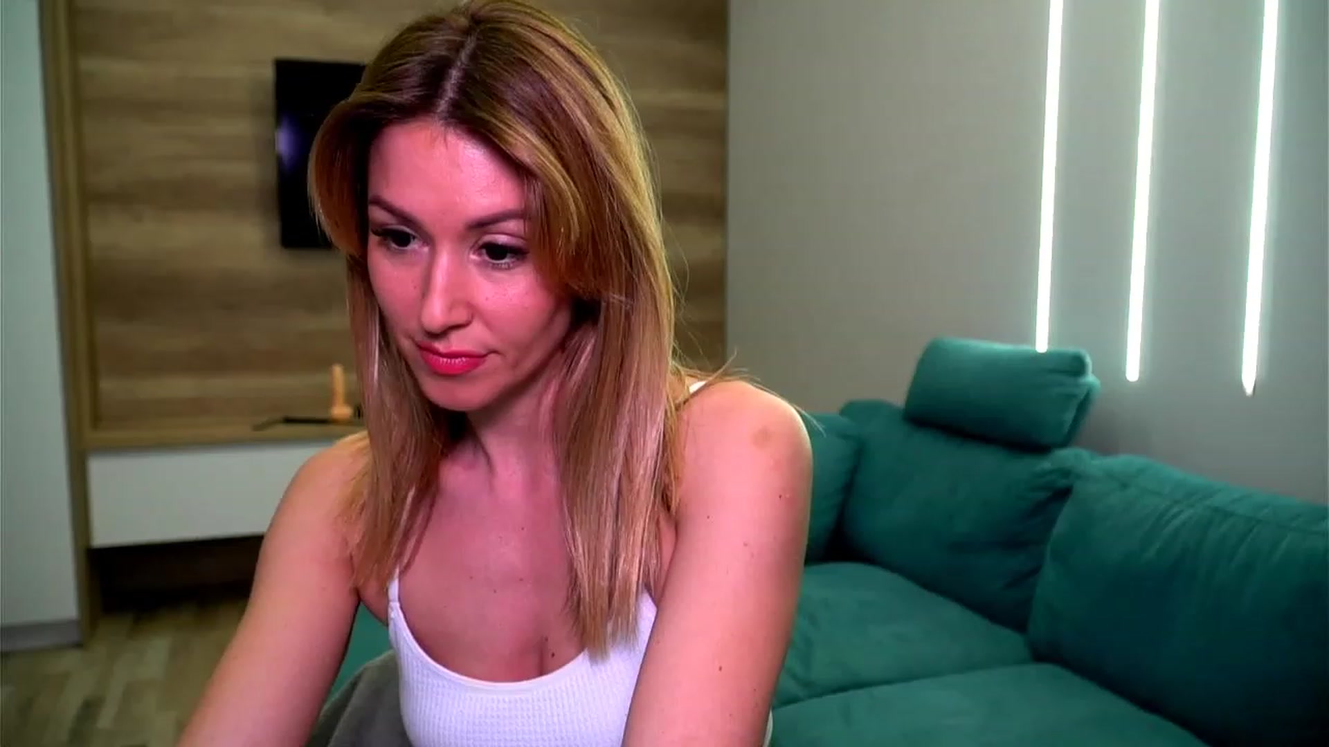 Gallery image thumbnail from lovelylollly's myfreecams stream on, 01/27/2023, 15:01 image 14 of 20