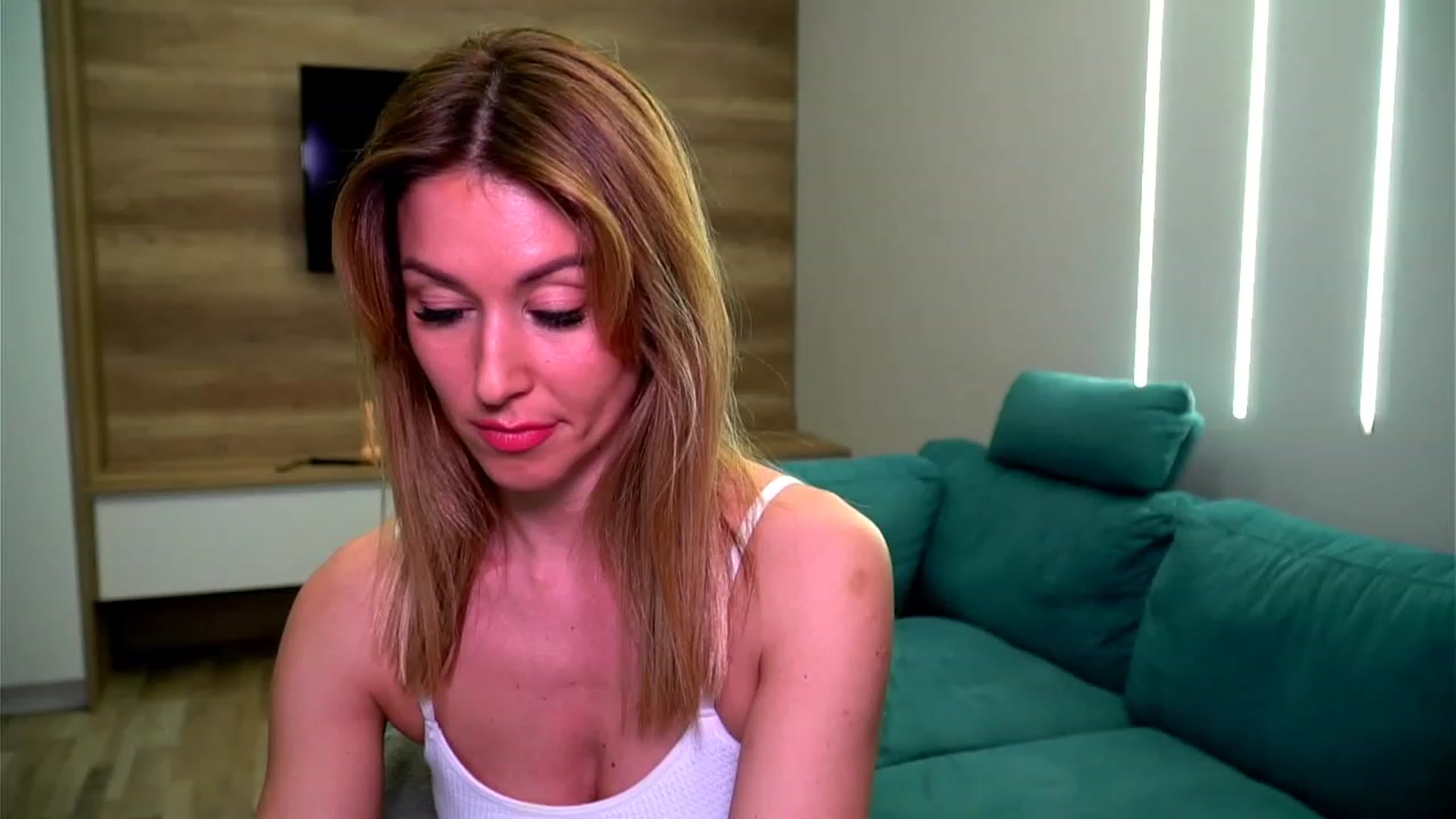 Gallery image thumbnail from lovelylollly's myfreecams stream on, 01/27/2023, 15:01 image 18 of 20