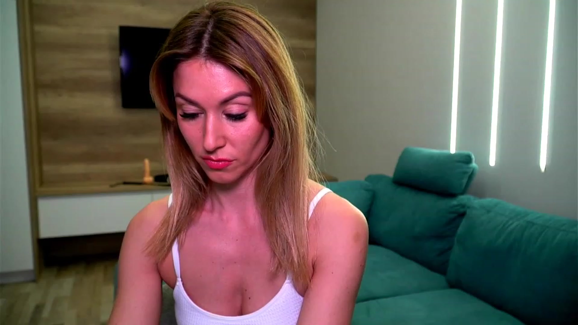 Gallery image thumbnail from lovelylollly's myfreecams stream on, 01/27/2023, 15:01 image 20 of 20