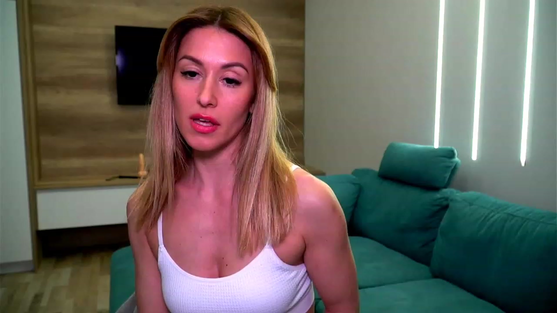 Gallery image thumbnail from lovelylollly's myfreecams stream on, 01/27/2023, 15:01 image 9 of 20
