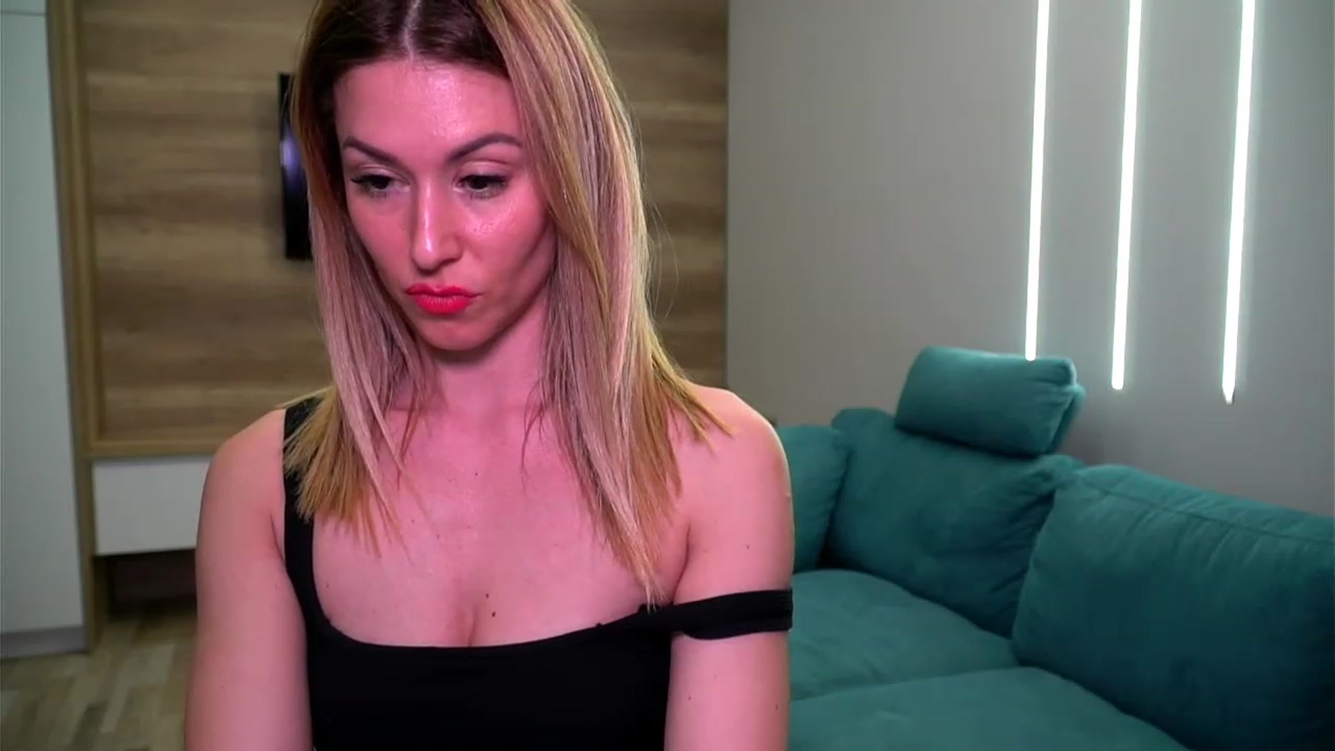 Gallery image thumbnail from lovelylollly's myfreecams stream on, 01/30/2023, 15:01 image 19 of 20