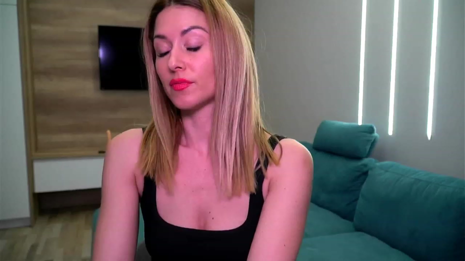 Gallery image thumbnail from lovelylollly's myfreecams stream on, 01/30/2023, 15:01 image 13 of 20