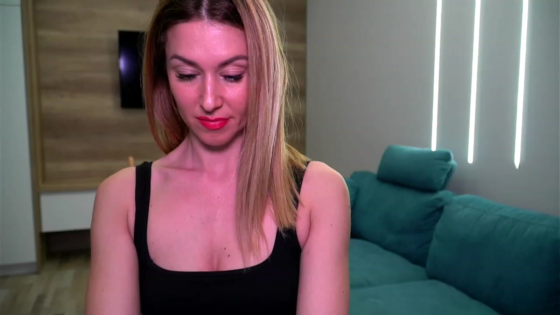Gallery image thumbnail from lovelylollly's myfreecams stream on, 01/30/2023, 15:01 image 14 of 20