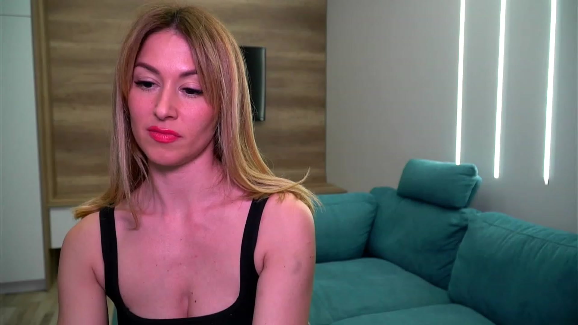 Gallery image thumbnail from lovelylollly's myfreecams stream on, 02/02/2023, 11:36 image 11 of 20