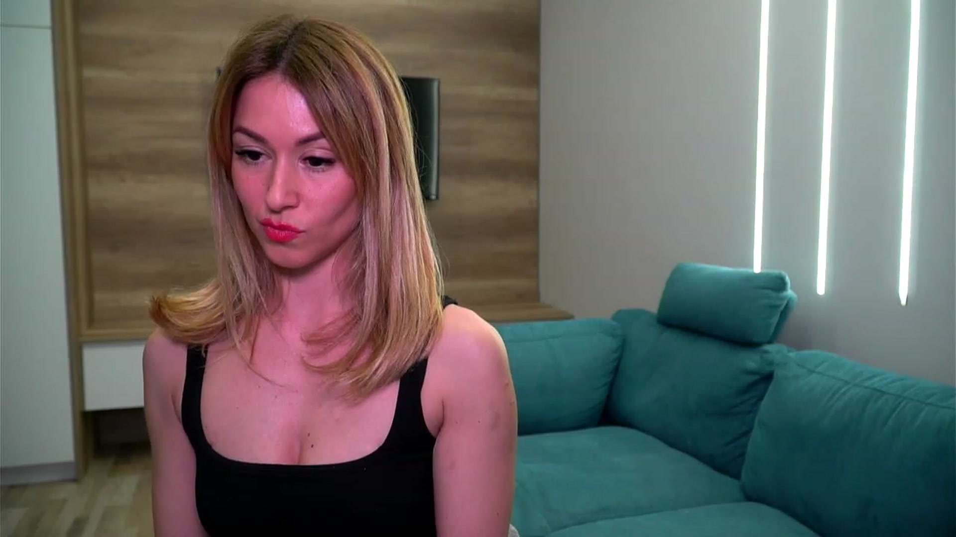 Gallery image thumbnail from lovelylollly's myfreecams stream on, 02/02/2023, 11:36 image 10 of 20