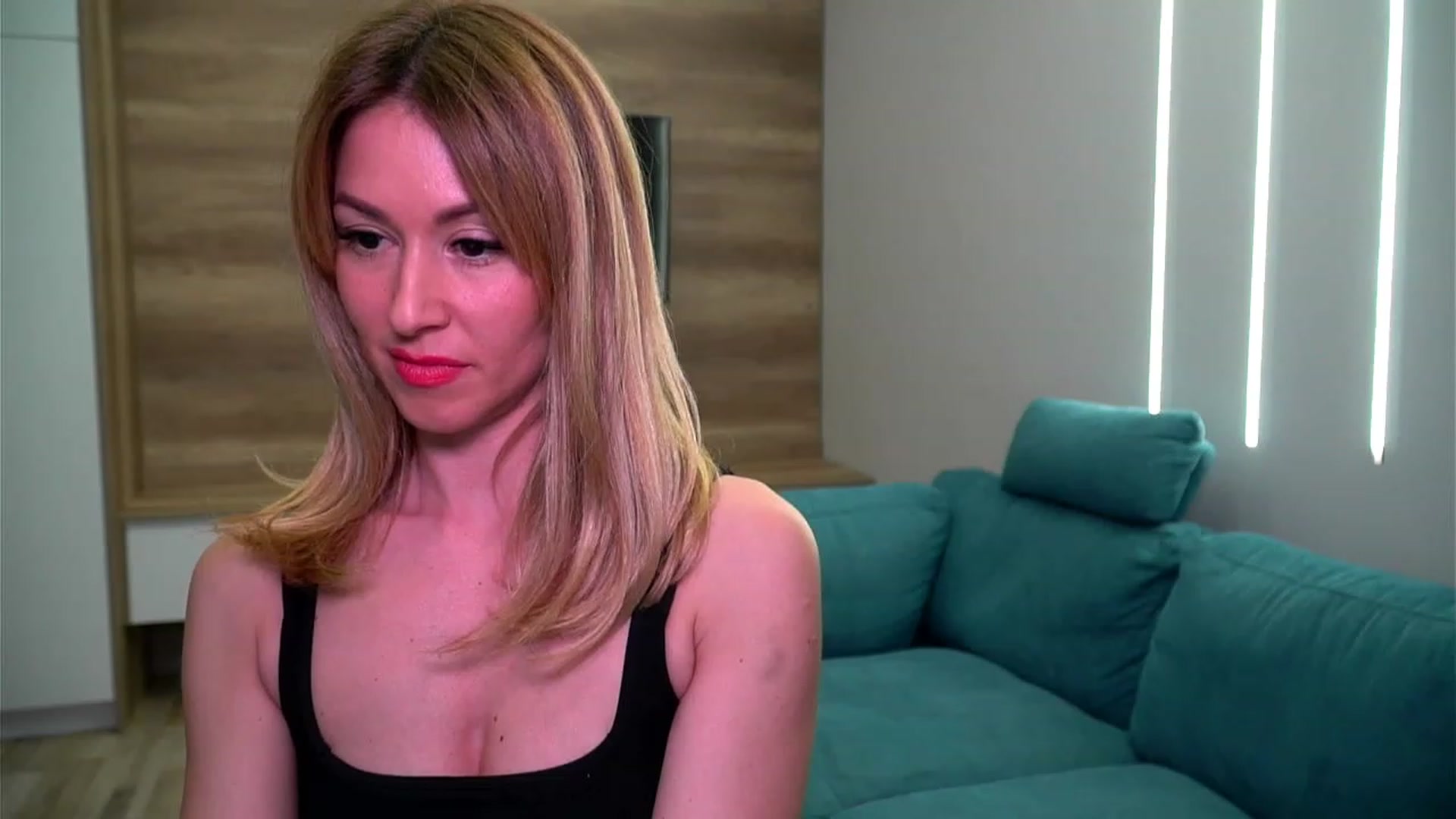 Gallery image thumbnail from lovelylollly's myfreecams stream on, 02/02/2023, 11:36 image 9 of 20