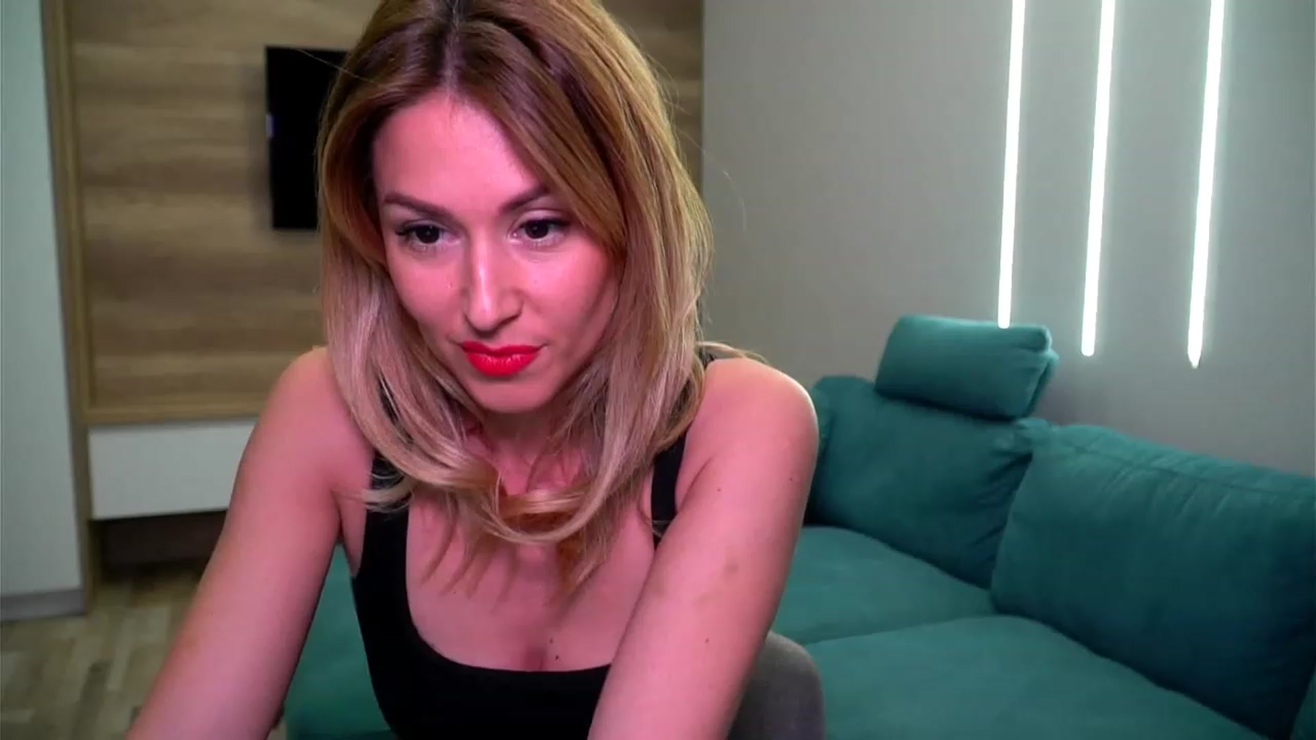 Gallery image thumbnail from lovelylollly's myfreecams stream on, 02/13/2023, 14:29 image 1 of 20