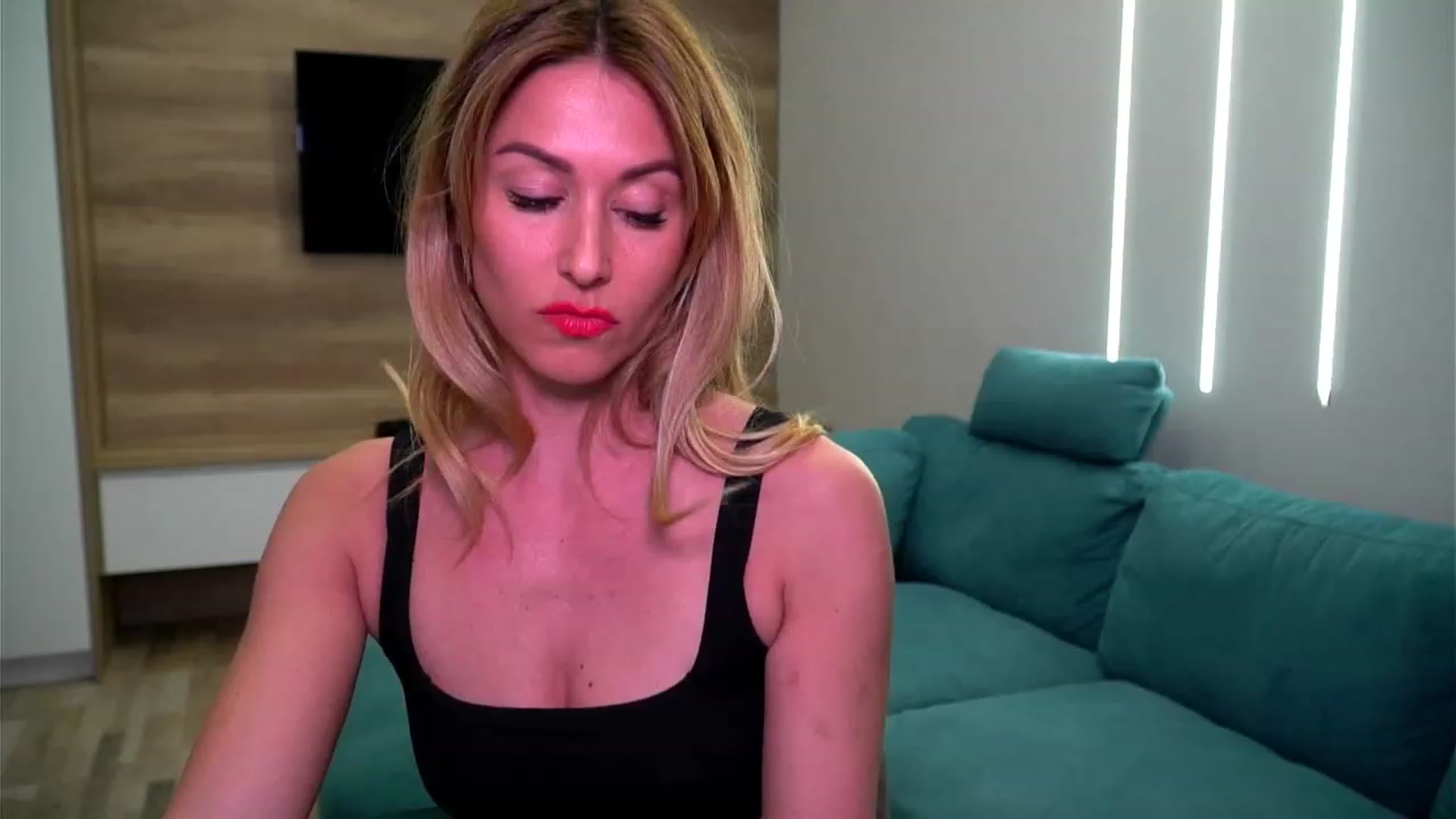 Gallery image thumbnail from lovelylollly's myfreecams stream on, 02/13/2023, 14:29 image 8 of 20