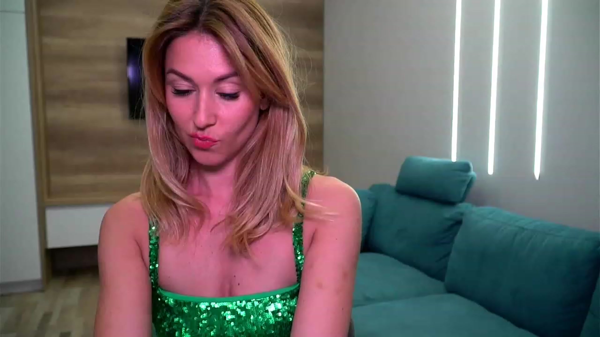 Gallery image thumbnail from lovelylollly's myfreecams stream on, 02/14/2023, 11:59 image 12 of 20
