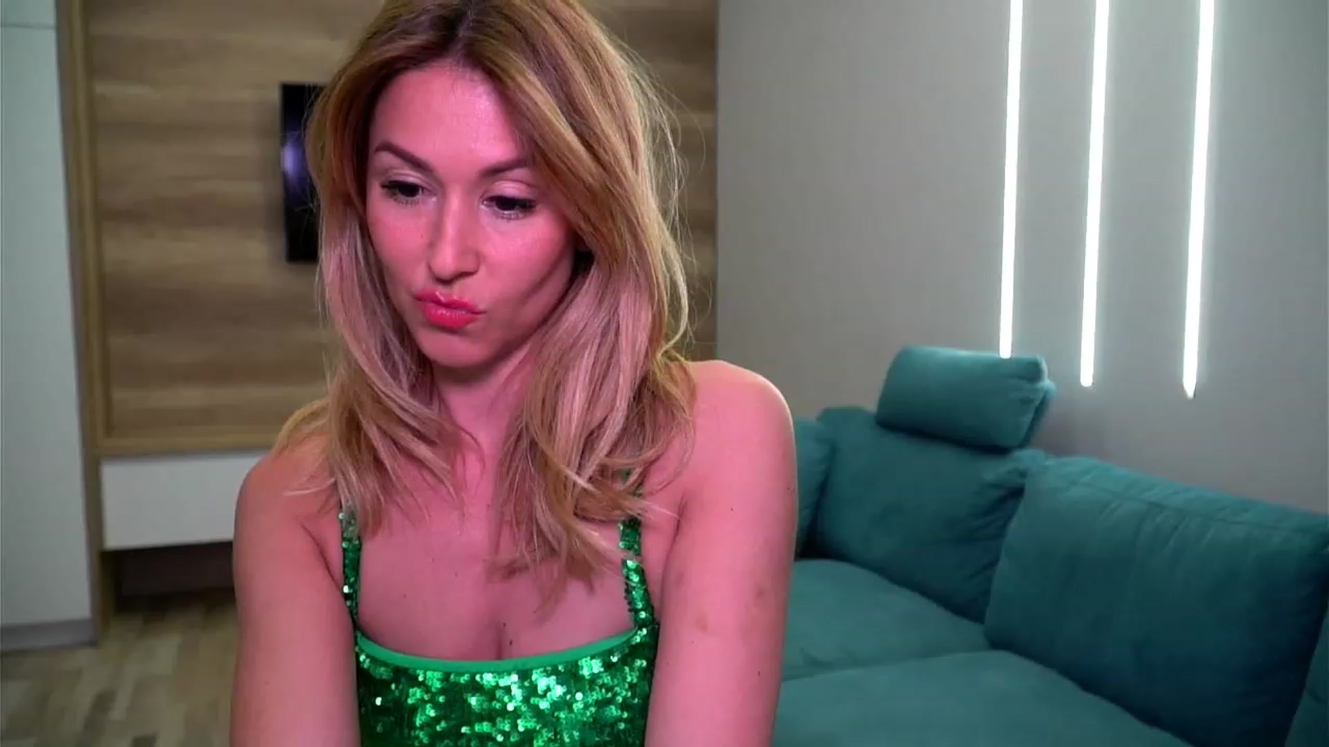 Gallery image thumbnail from lovelylollly's myfreecams stream on, 02/14/2023, 11:59 image 5 of 20