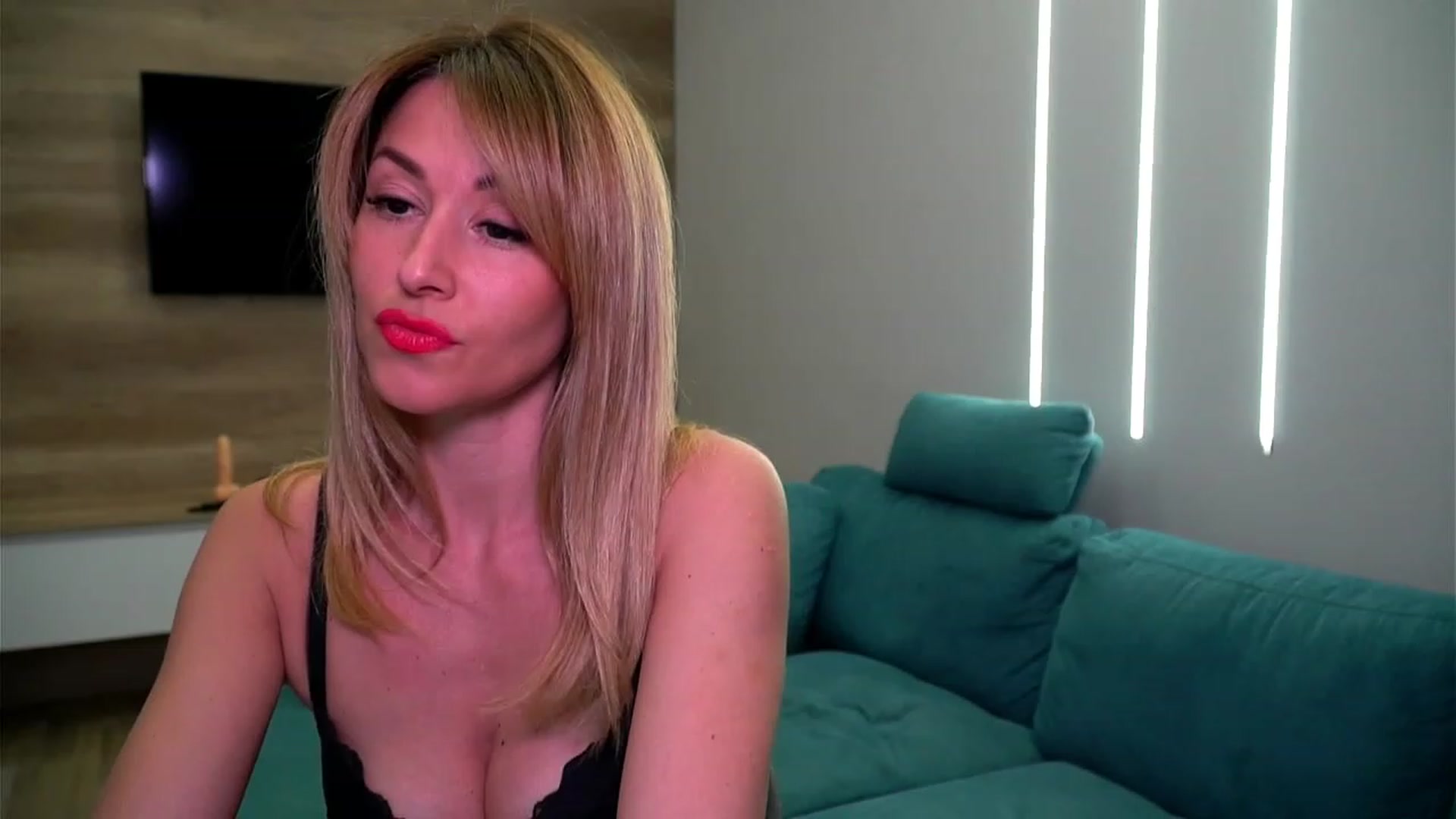 Gallery image thumbnail from lovelylollly's myfreecams stream on, 02/20/2023, 12:42 image 16 of 20